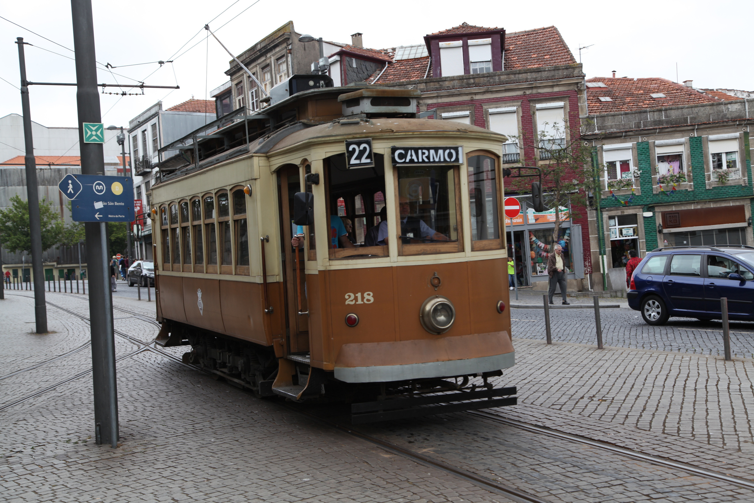 Le Portugal: Un Premier Voyage Mémorable en Couple. Photographe de mariage à Toulouse