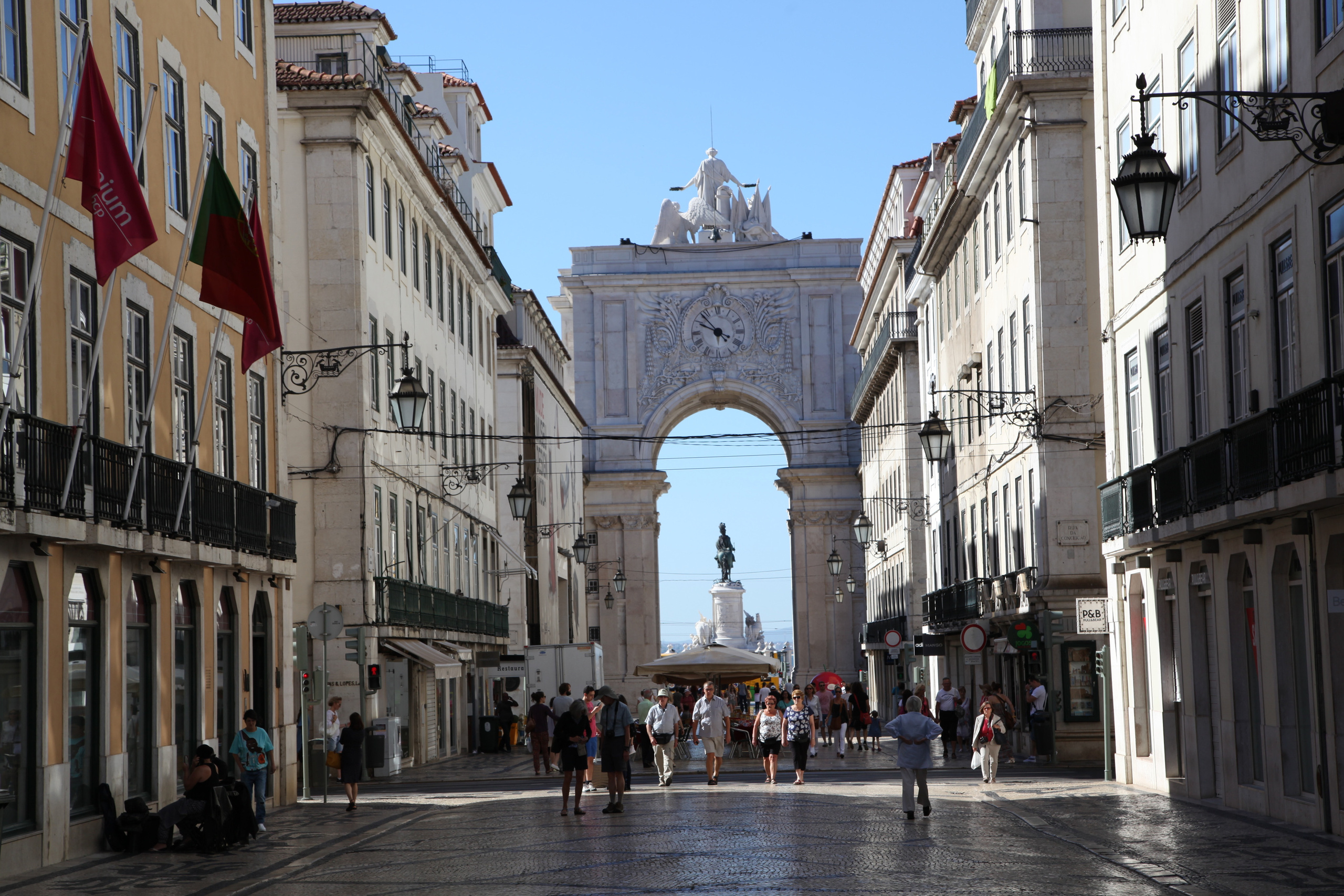 Le Portugal: Un Premier Voyage Mémorable en Couple. Photographe de mariage à Toulouse