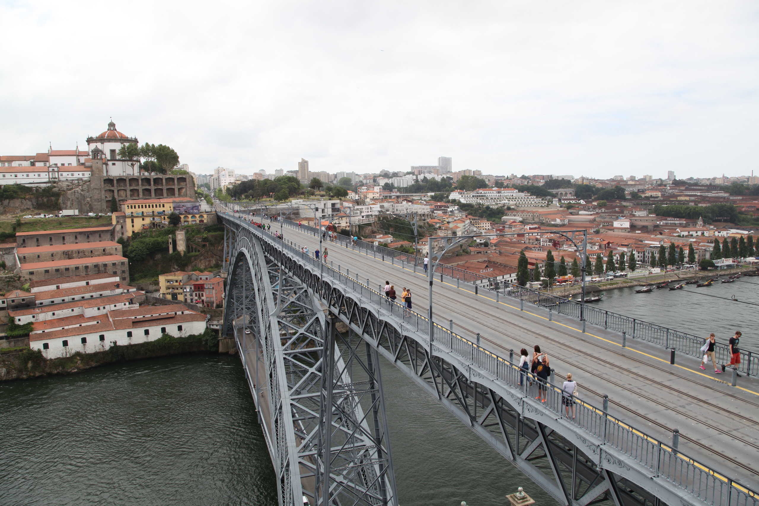 Le Portugal: Un Premier Voyage Mémorable en Couple. Photographe de mariage à Toulouse