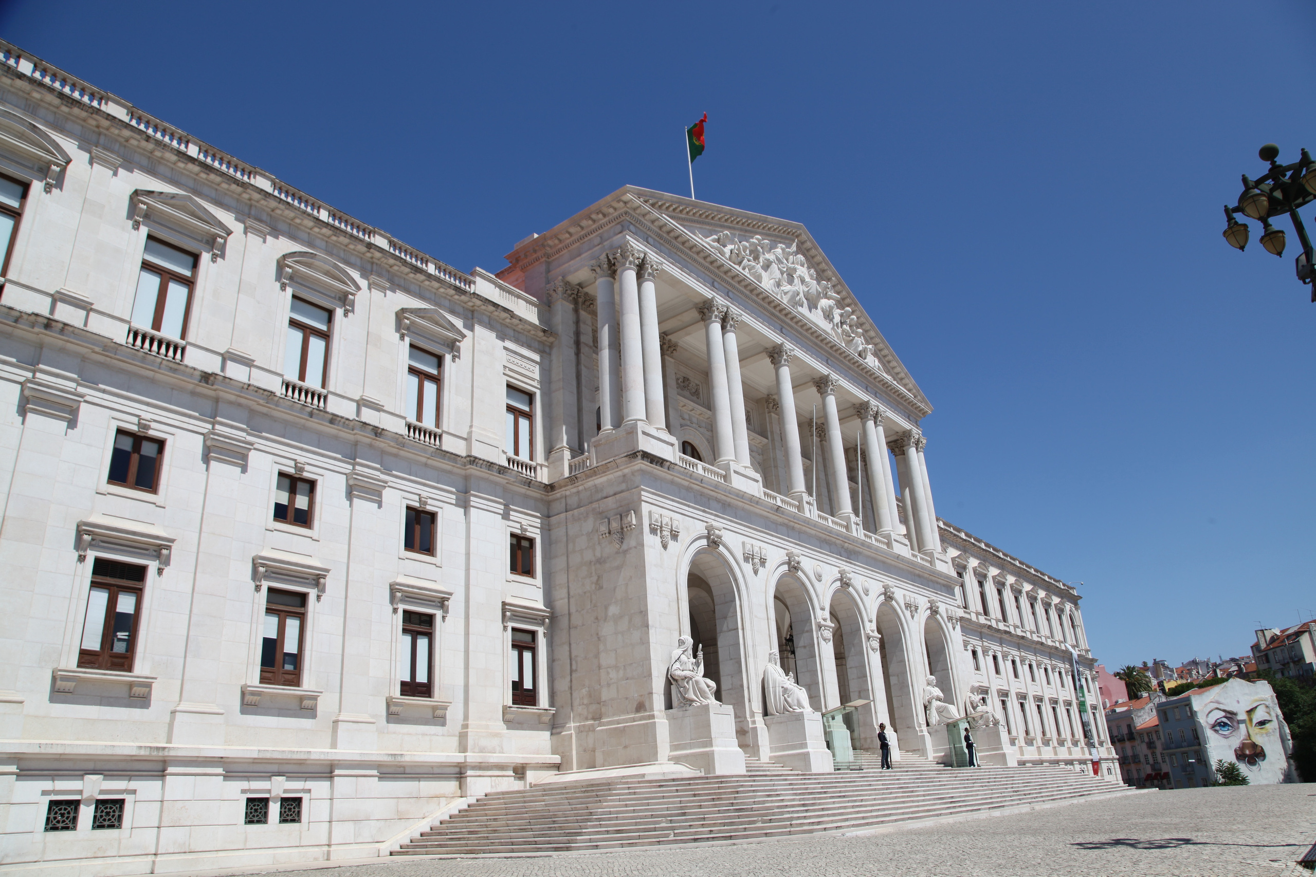 Le Portugal: Un Premier Voyage Mémorable en Couple. Photographe de mariage à Toulouse