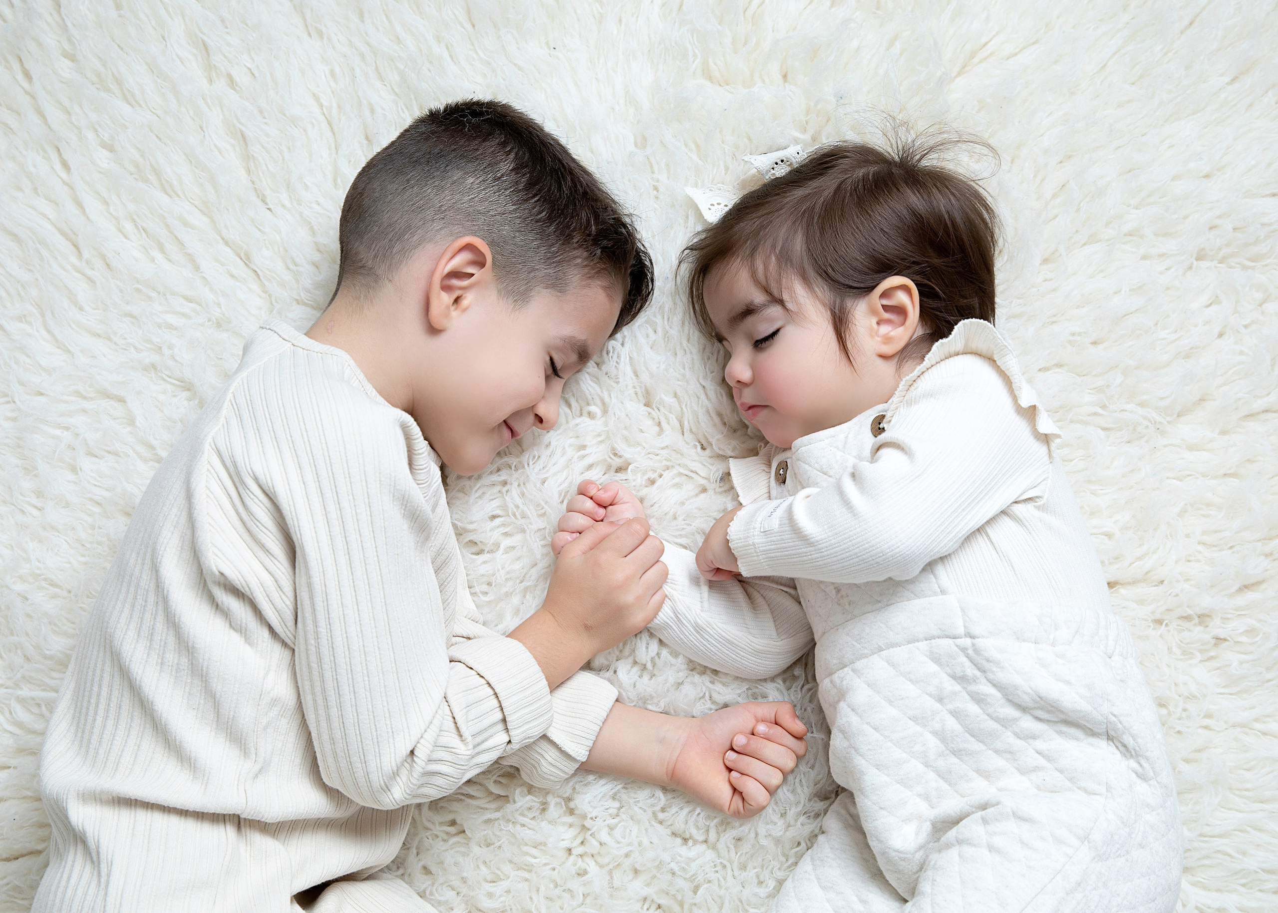 En fotostudio session med hela familjen, där vi fångar er glädje och samhörighe