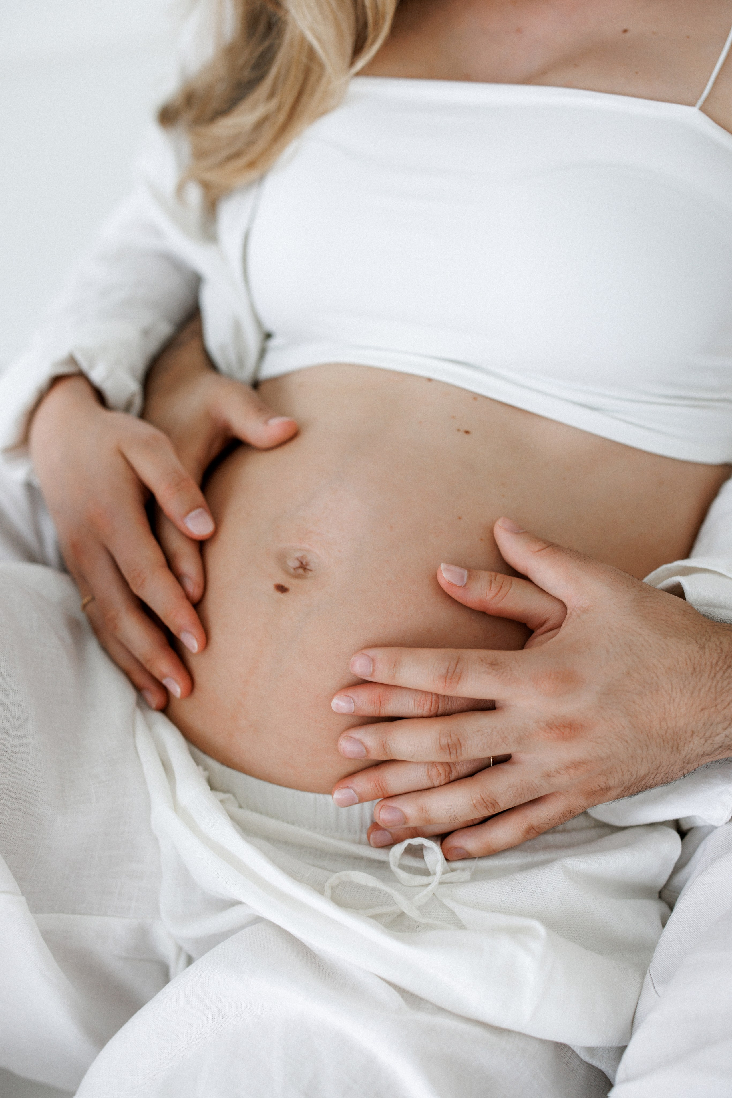 Schwangerschaftsfotografie in der Schweiz — Natürliche & lebendige Babybauchfotos in Zürich & Uster. Wedding and Family Photographer Switzerland and Italy. Valeria Diaz