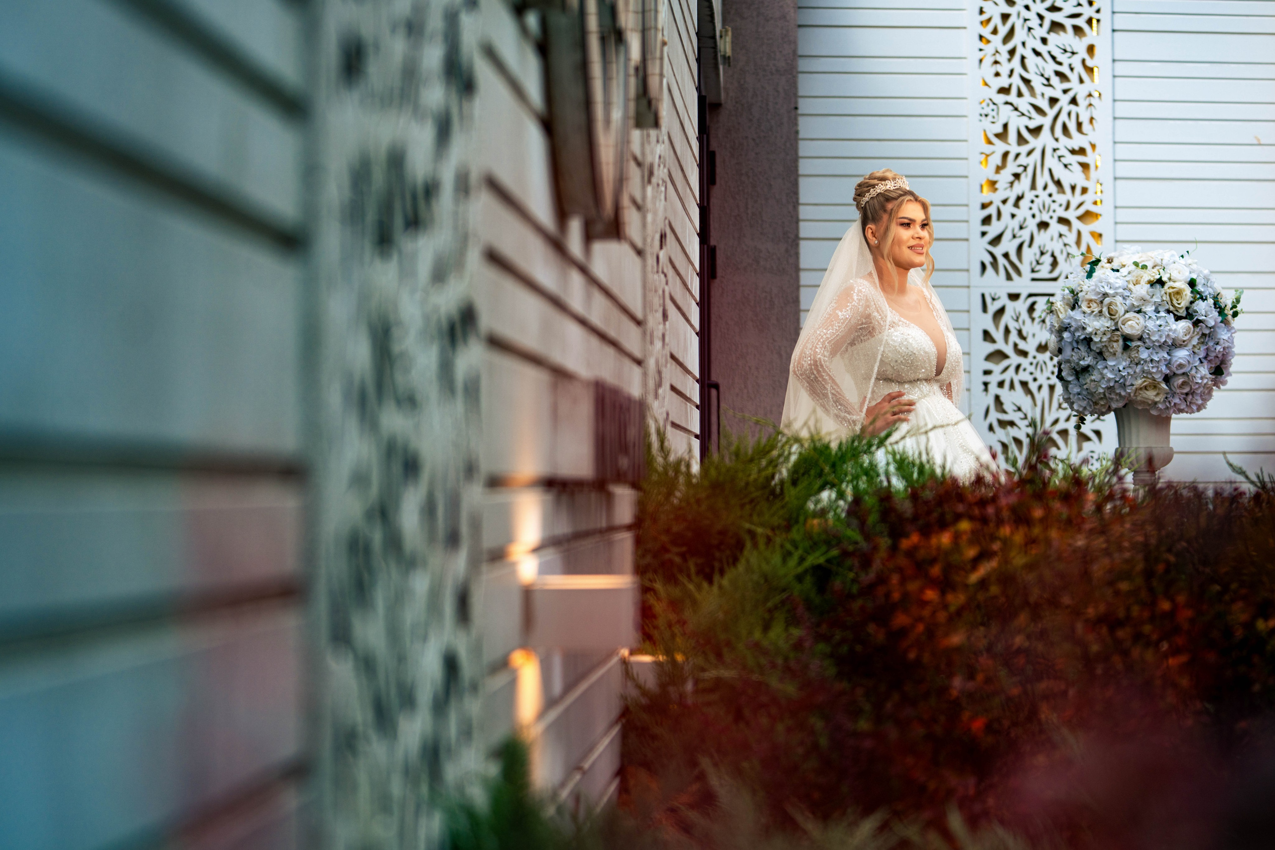 Andreea, Damian si Aris. Acasă