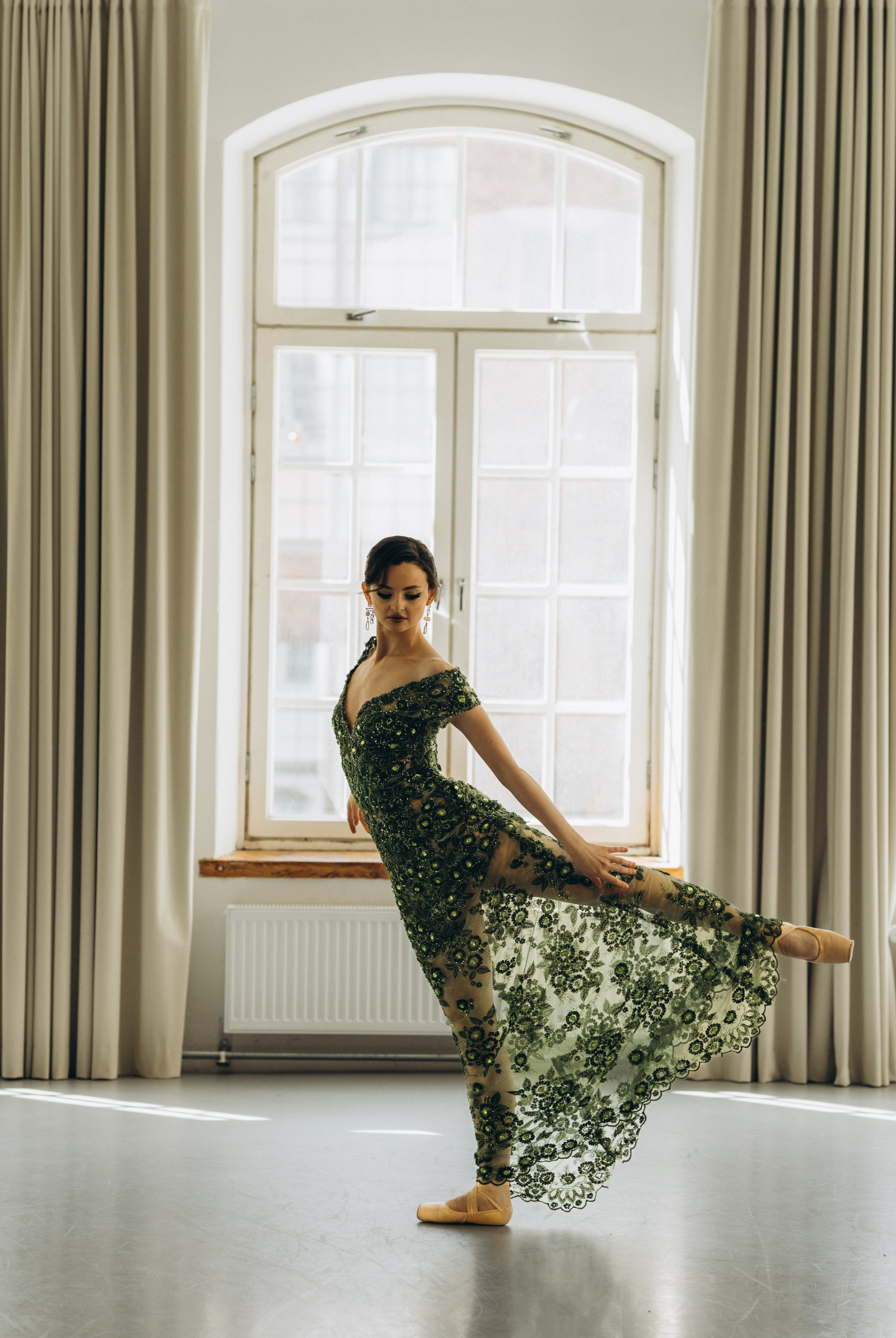 Riikka Couture, Riikka Ikäheimo, Violetta Keller, Portrait, Dancer. Wedding and portrait photographer in Helsinki Vickan O