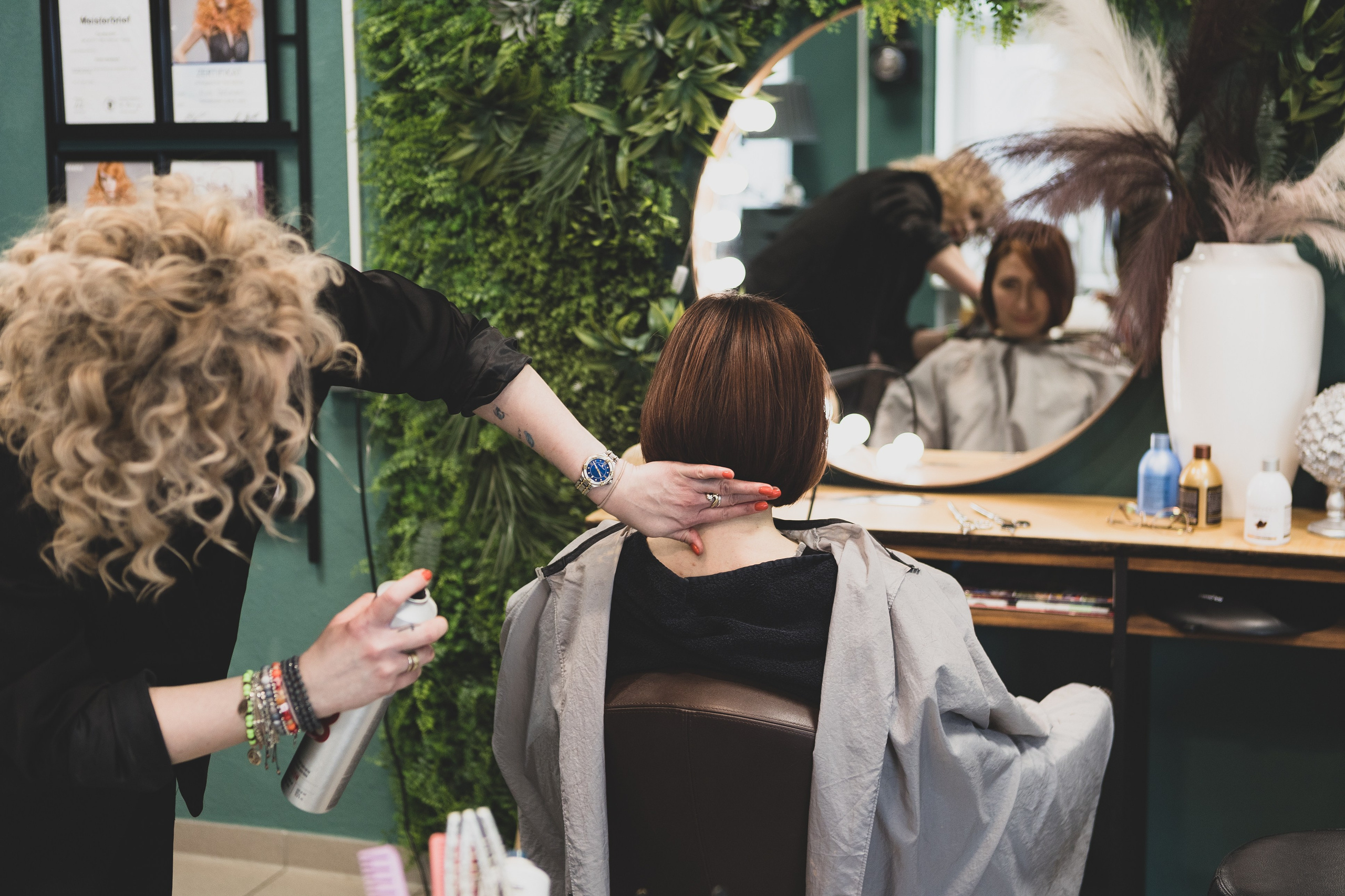 Haare und Nägel. www.bonbon-studio.de. Adelya Tomin