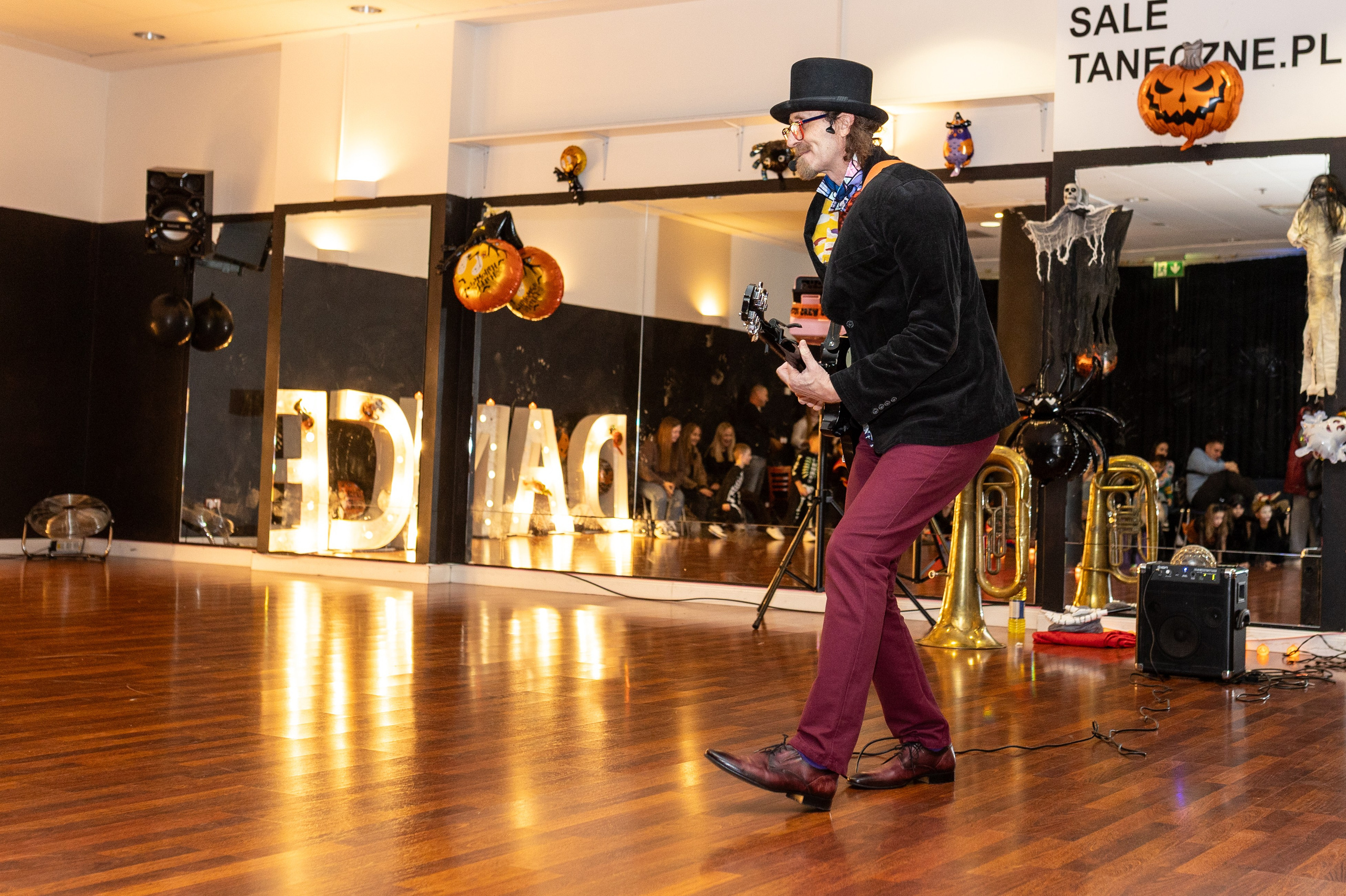 Leo dance studio Helloween 2025. Семейный и детский фотограф в Варшаве Мила Бобровская