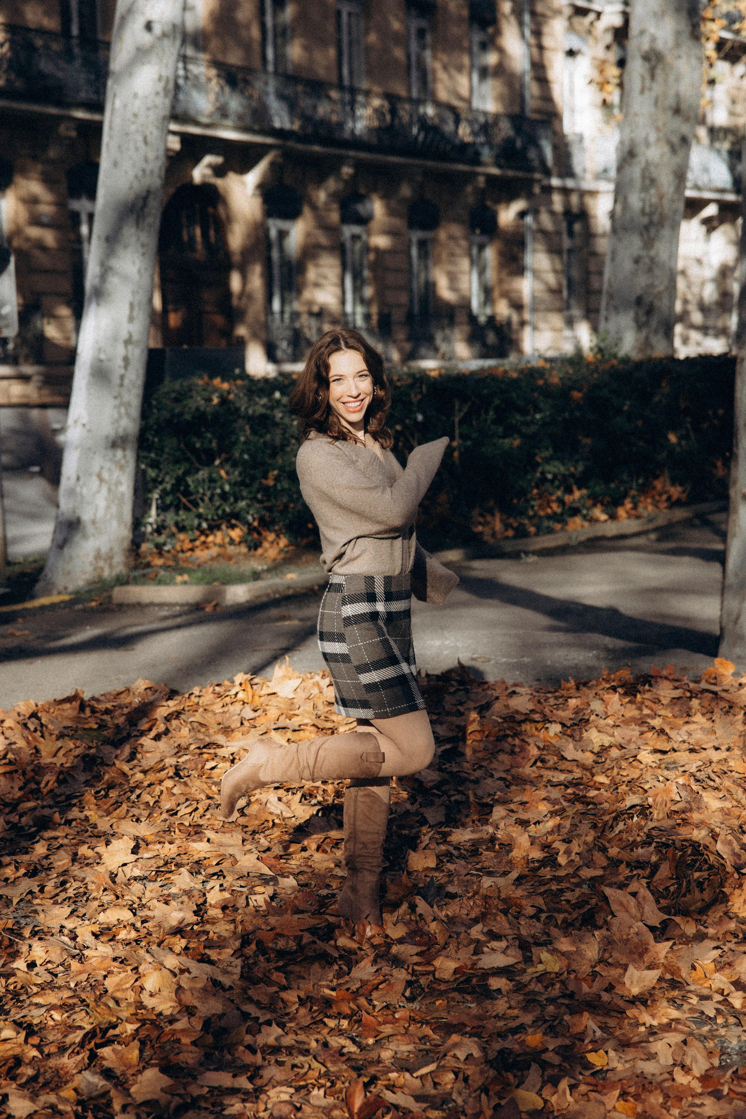 Autumn photoshoot for Elizaveta in Toulouse. Eugenie Smirnova — wedding, corporate and lifestyle photographer in Toulouse and Southwest France