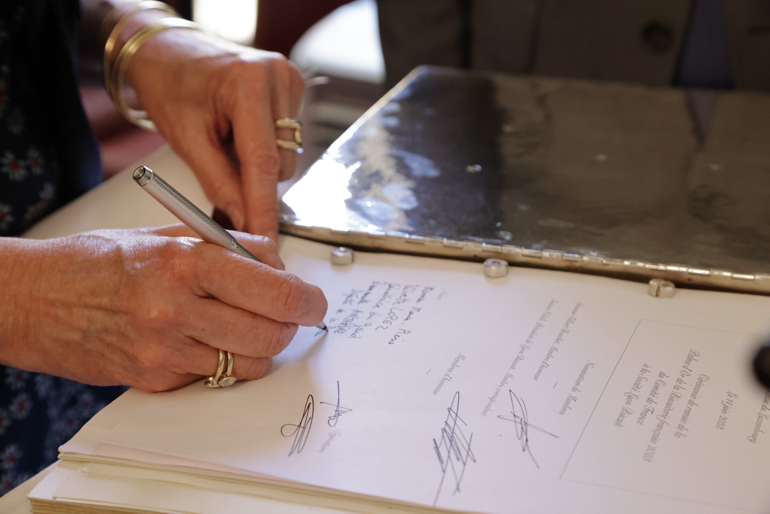 LYON BISCUIT (Sénat). Natalia Bogdanovska. Films et photographie corporate en France