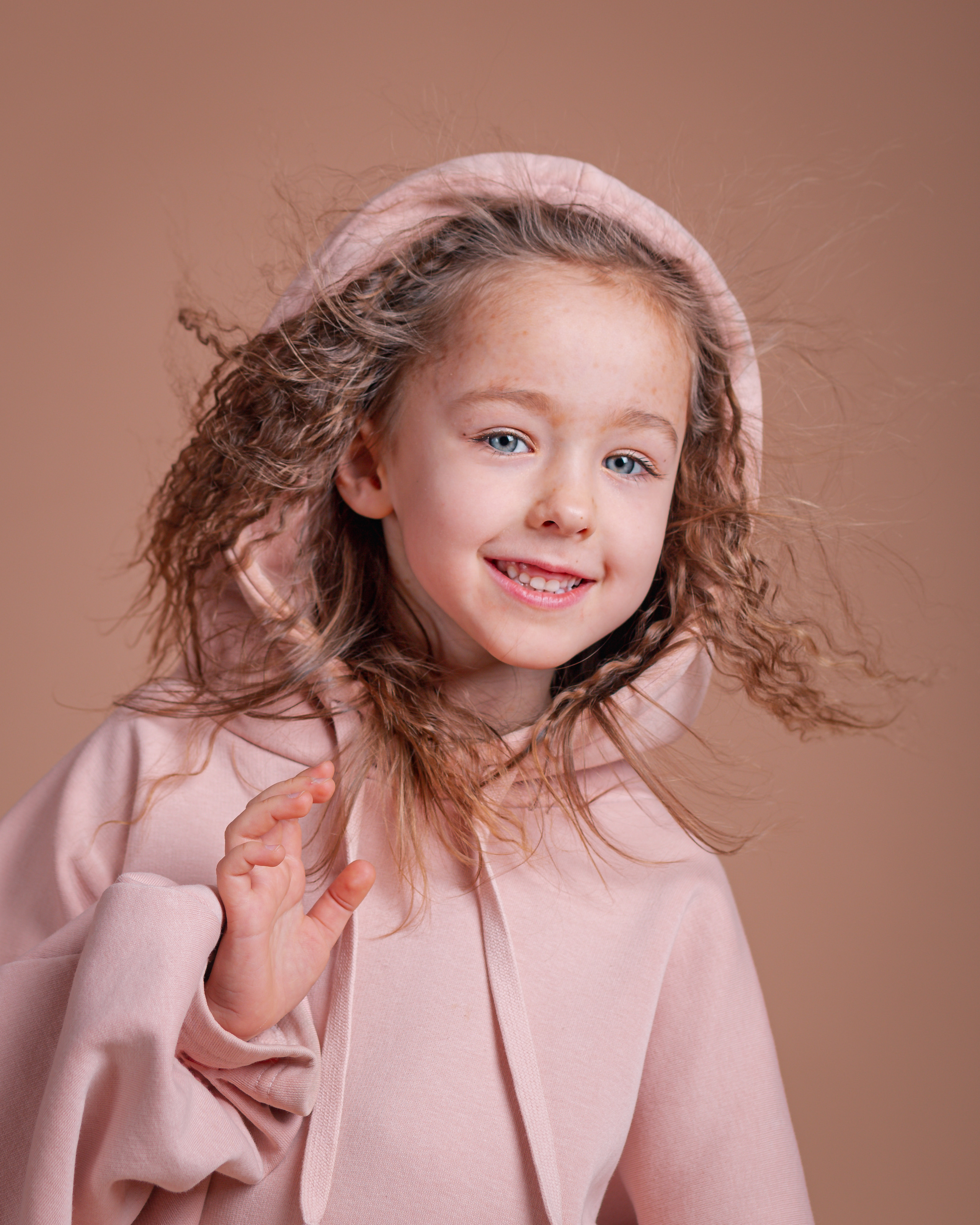 Снимки в студио, предметна  и продуктова фотография. Фотограф Бургас. Фотосесии в студио и на открито, портрети, заснемане