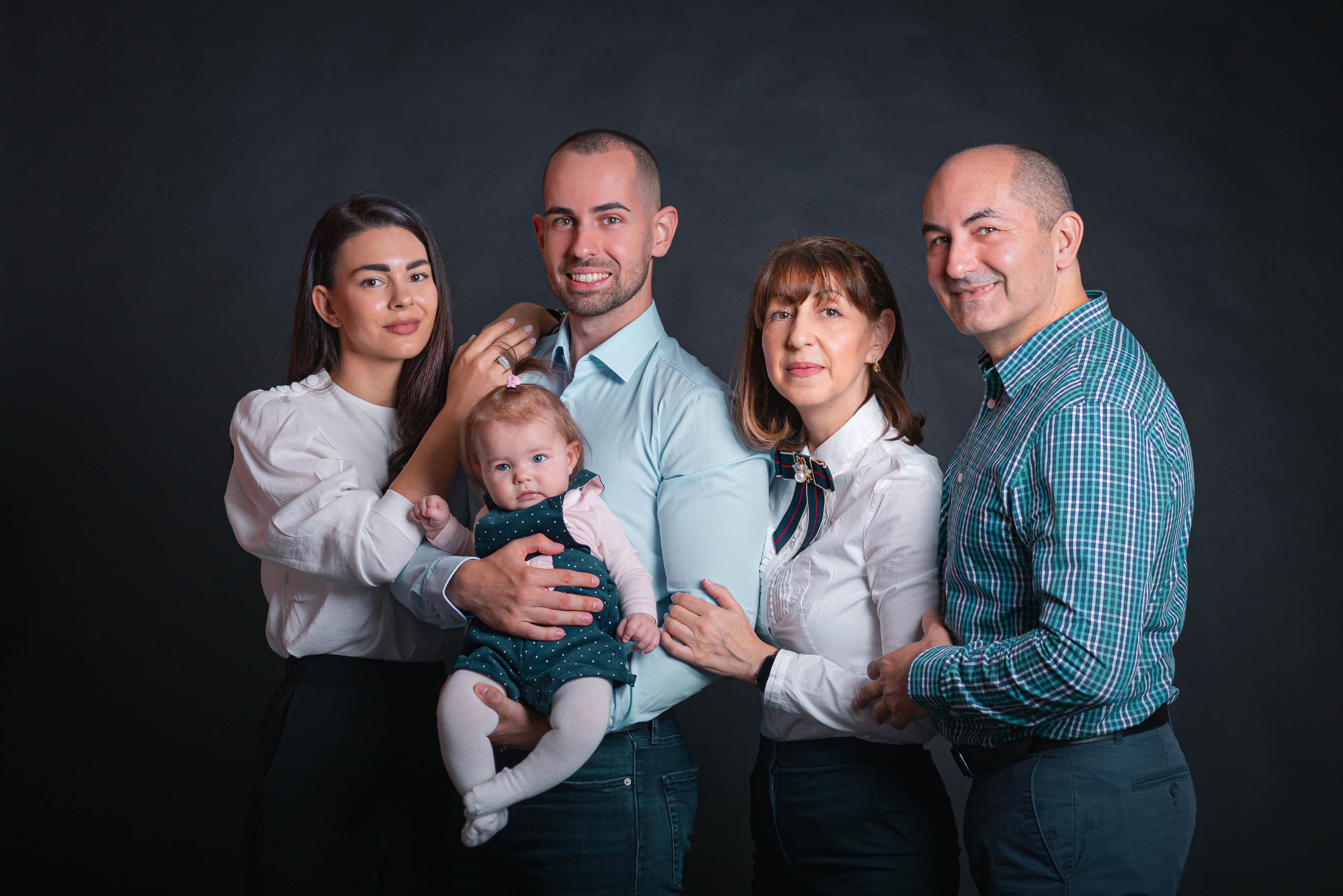 Снимки в студио, предметна  и продуктова фотография. Фотограф Бургас. Фотосесии в студио и на открито, портрети, заснемане