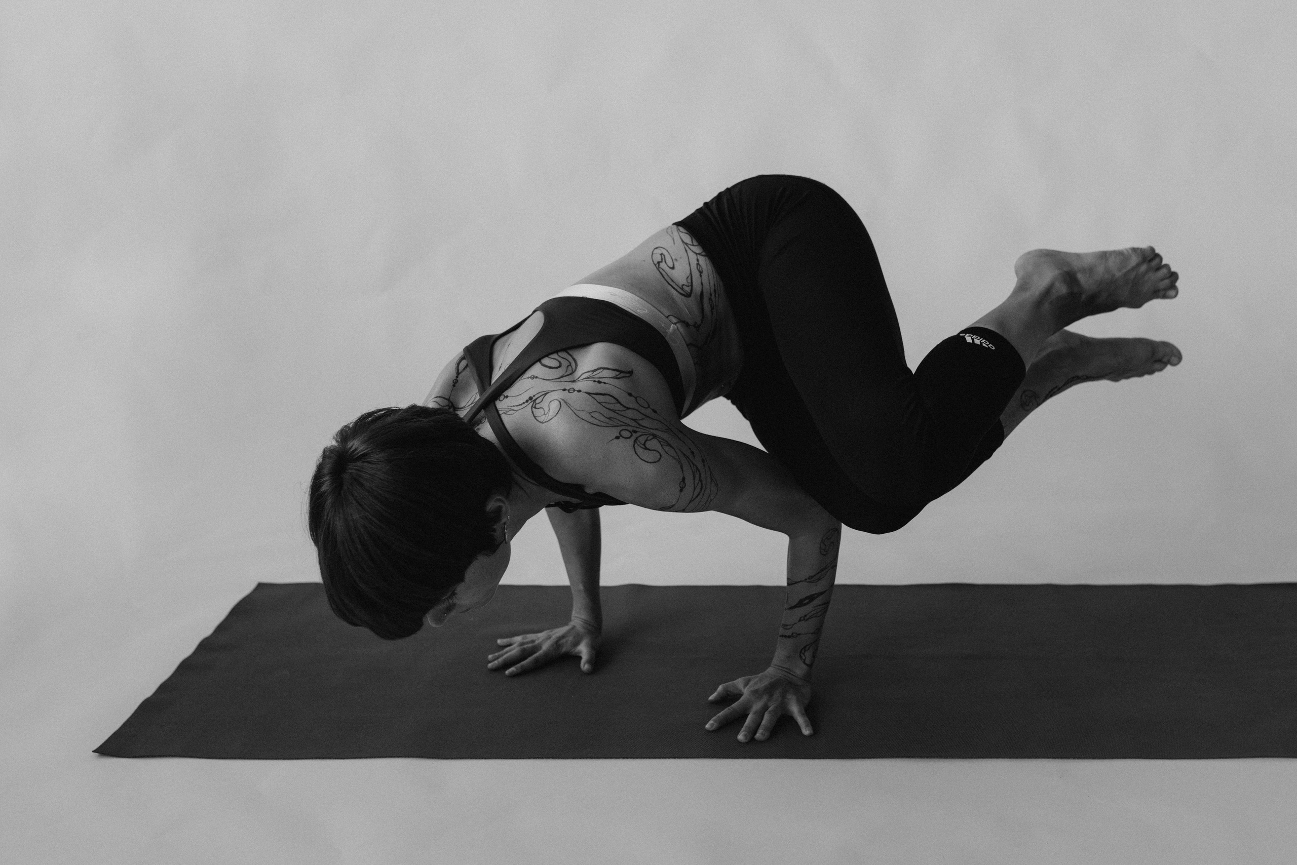 Yoga with Lada — jagua bodyart. Fotografie und Henna Kunst in Köln — Sylvette Loda