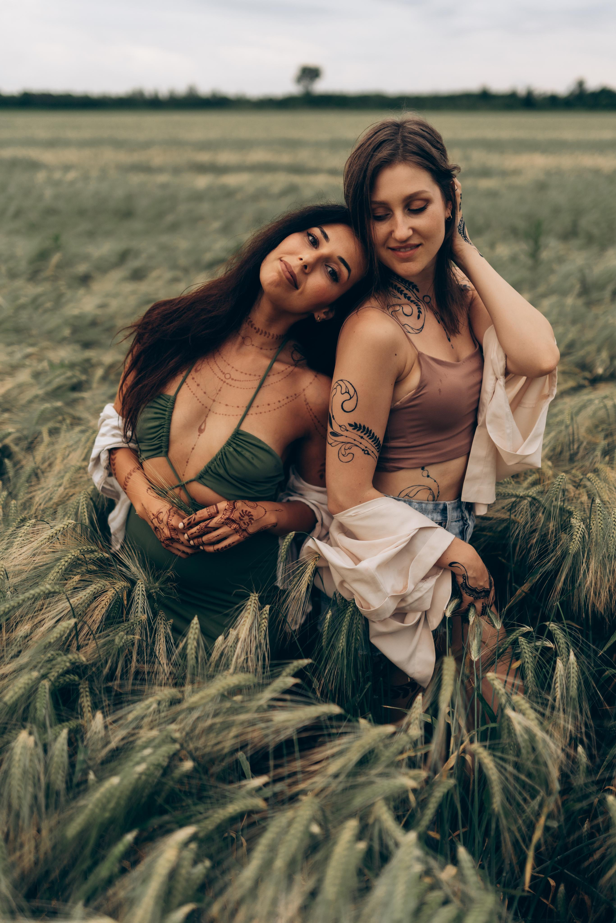 Evelyn & Safi — jagua and henna bodyart. Photography and bodyart in Cologne — Sylvette Loda