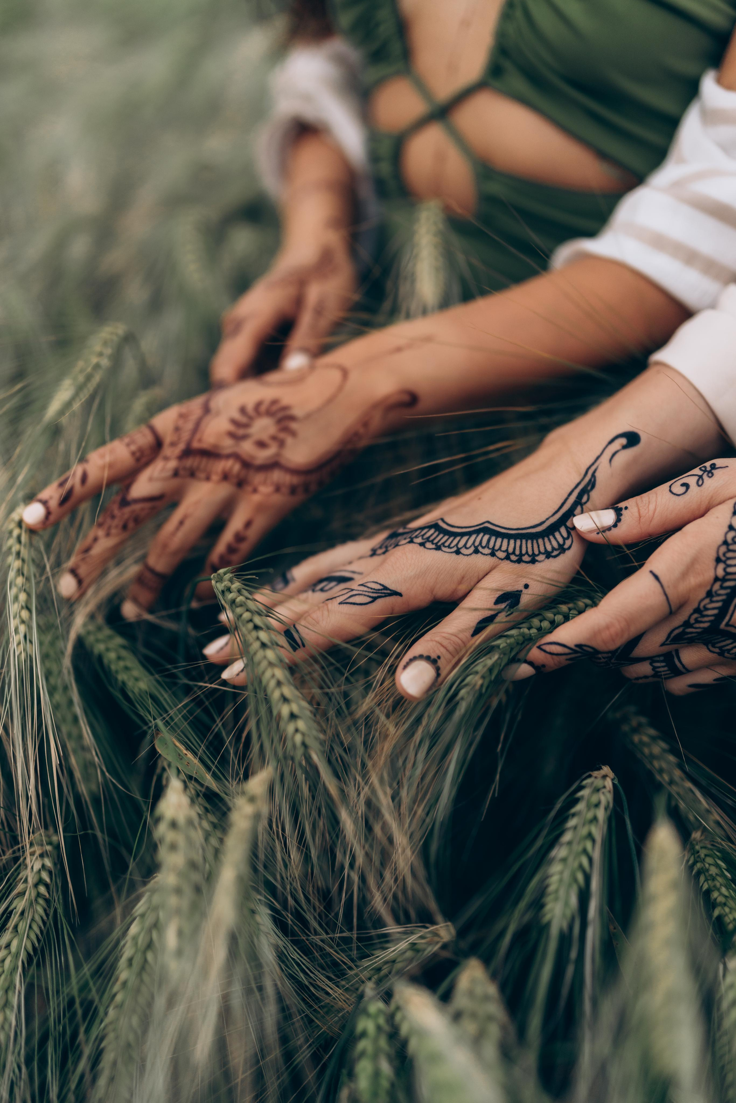 Evelyn & Safi — jagua and henna bodyart. Photography and bodyart in Cologne — Sylvette Loda