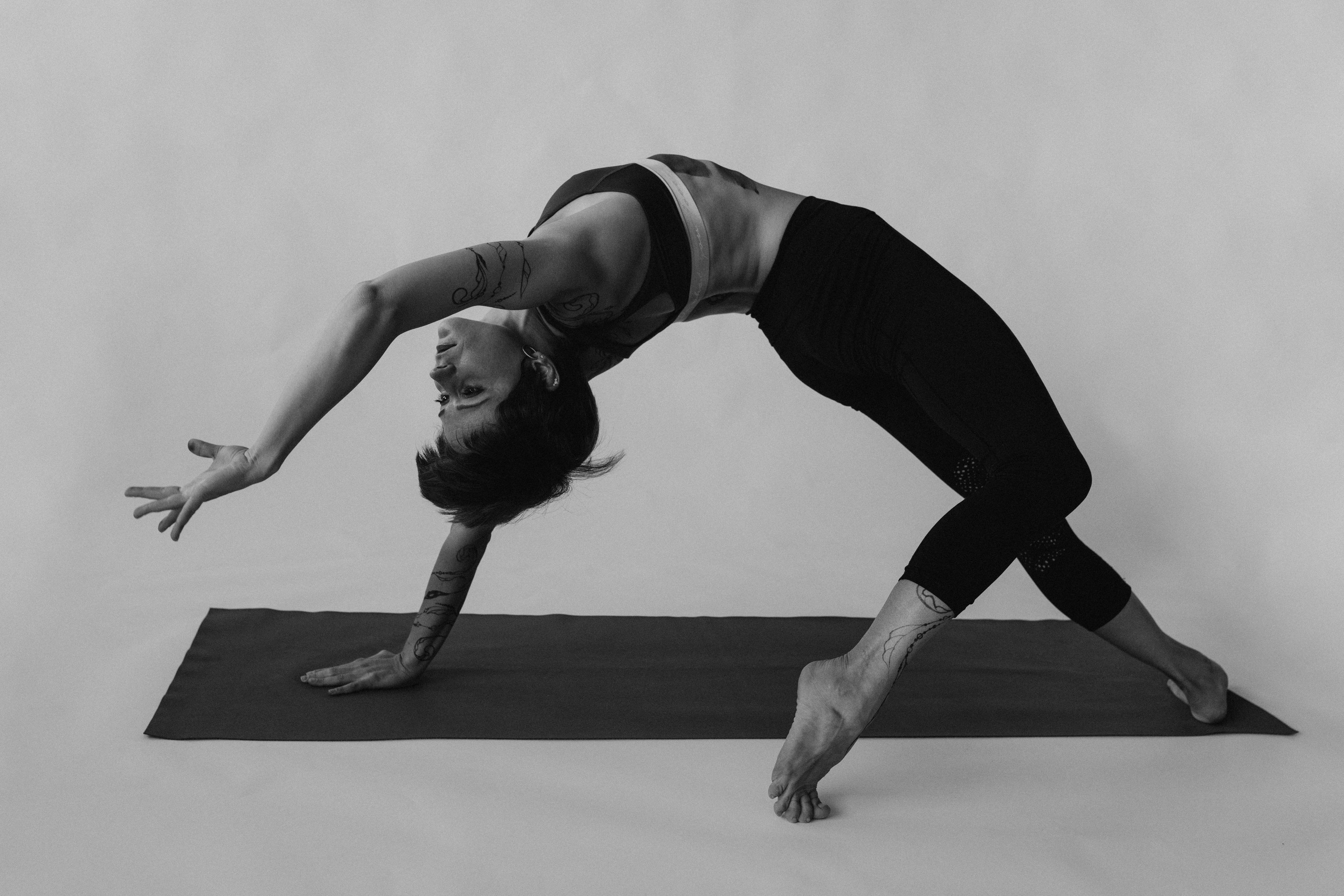 Yoga with Lada — jagua bodyart. Fotografie und Henna Kunst in Köln — Sylvette Loda