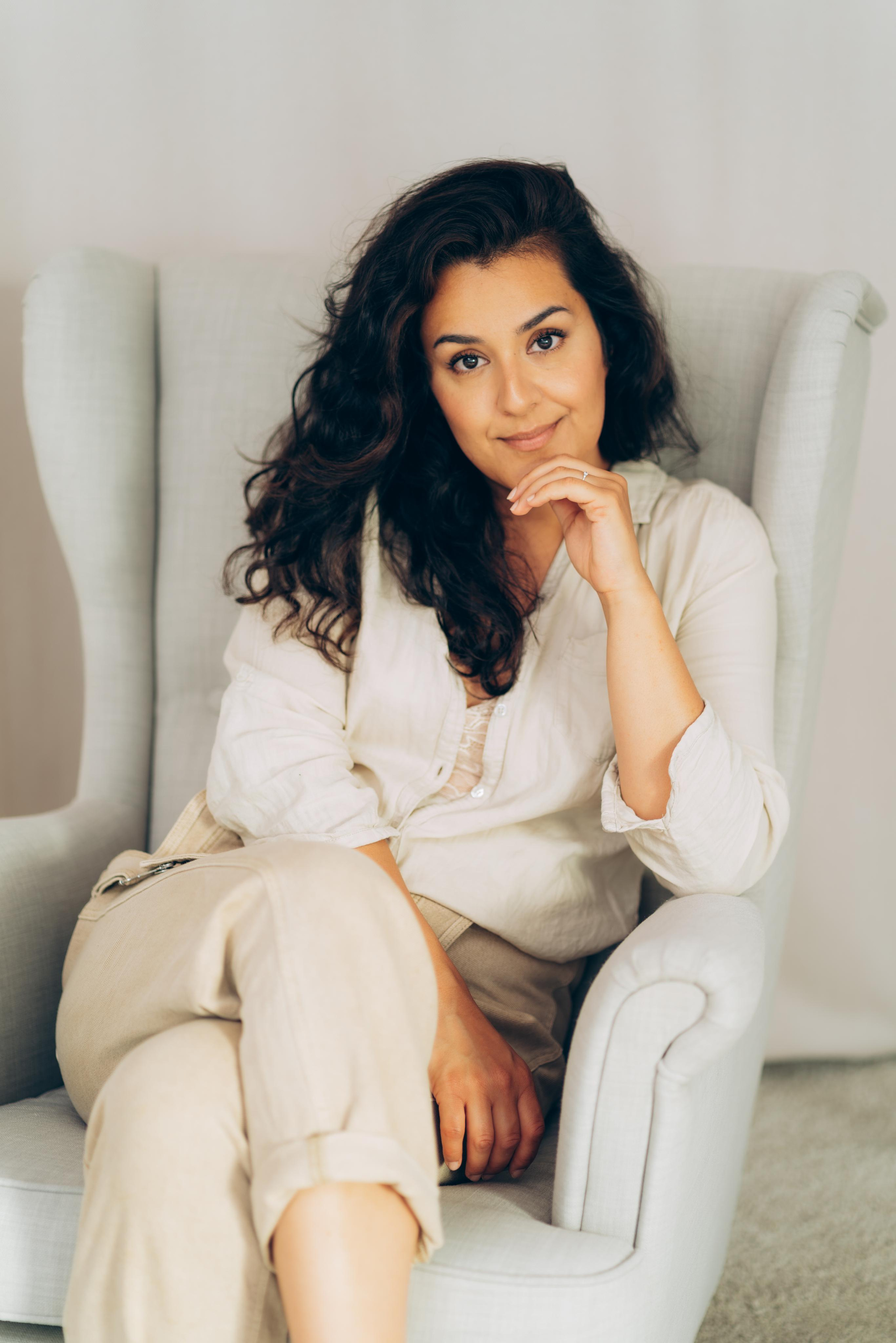 The artist Bahareh. Photography and bodyart in Cologne — Sylvette Loda