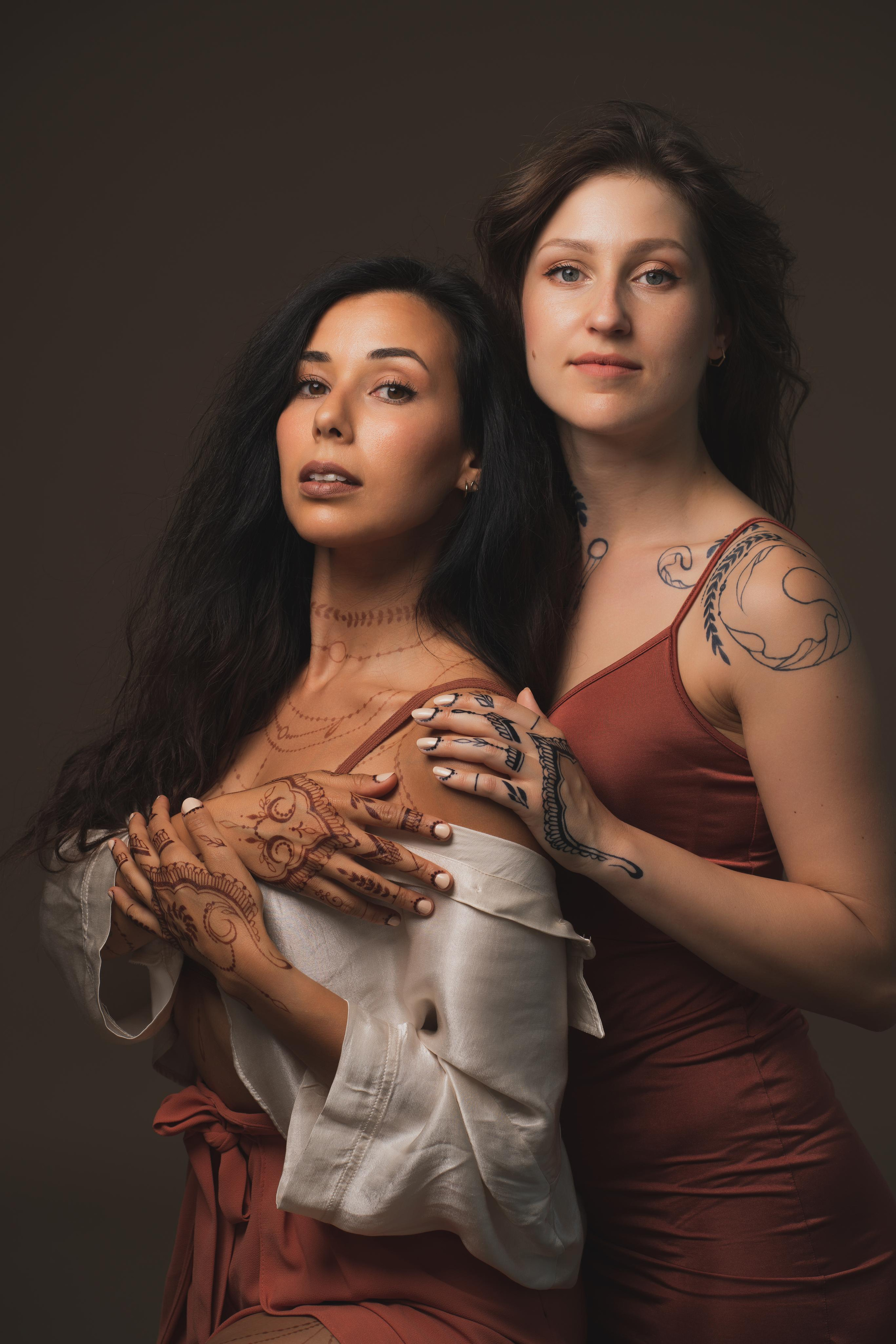 Evelyn & Safi — jagua and henna bodyart. Photography and bodyart in Cologne — Sylvette Loda