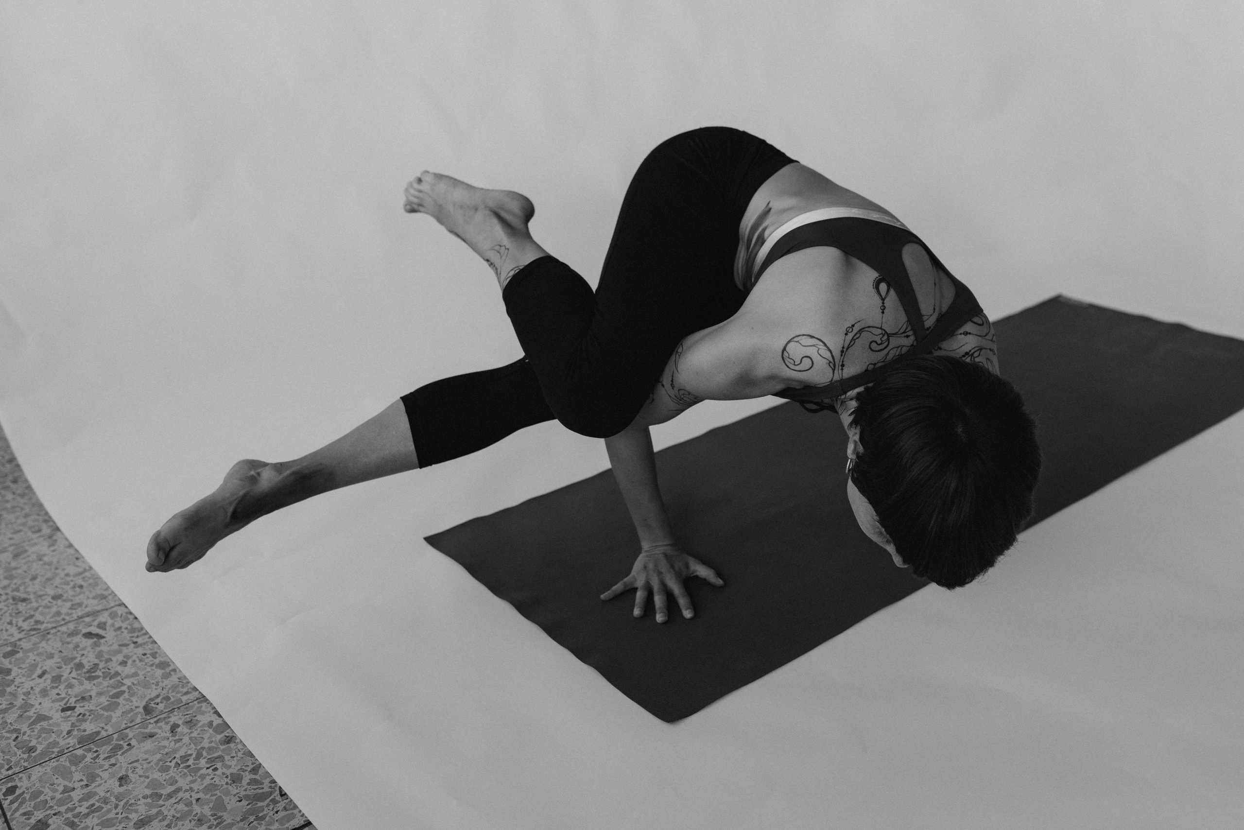 Yoga with Lada — jagua bodyart. Fotografie und Henna Kunst in Köln — Sylvette Loda