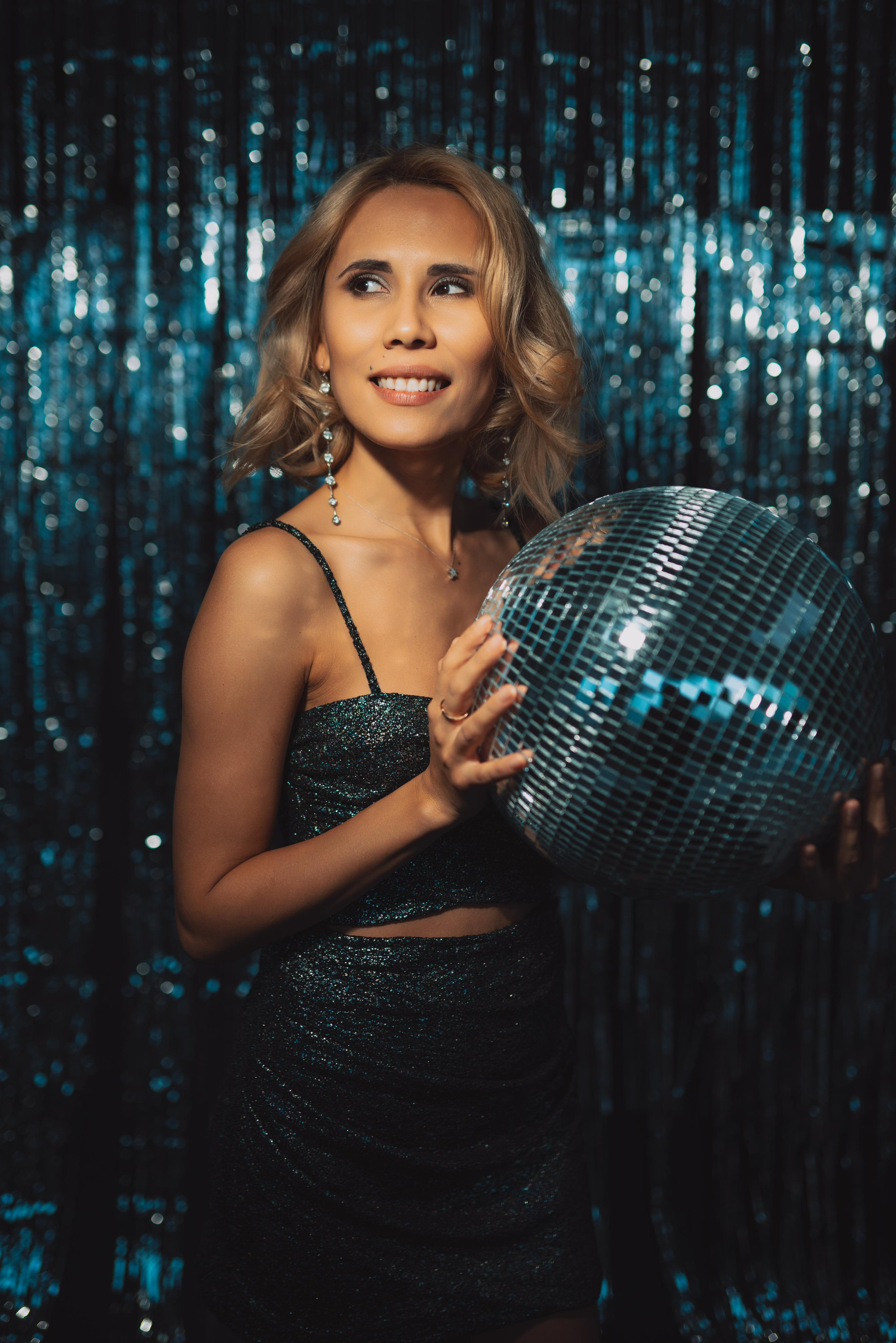 Regina - New Year Special. Photography and bodyart in Cologne — Sylvette Loda