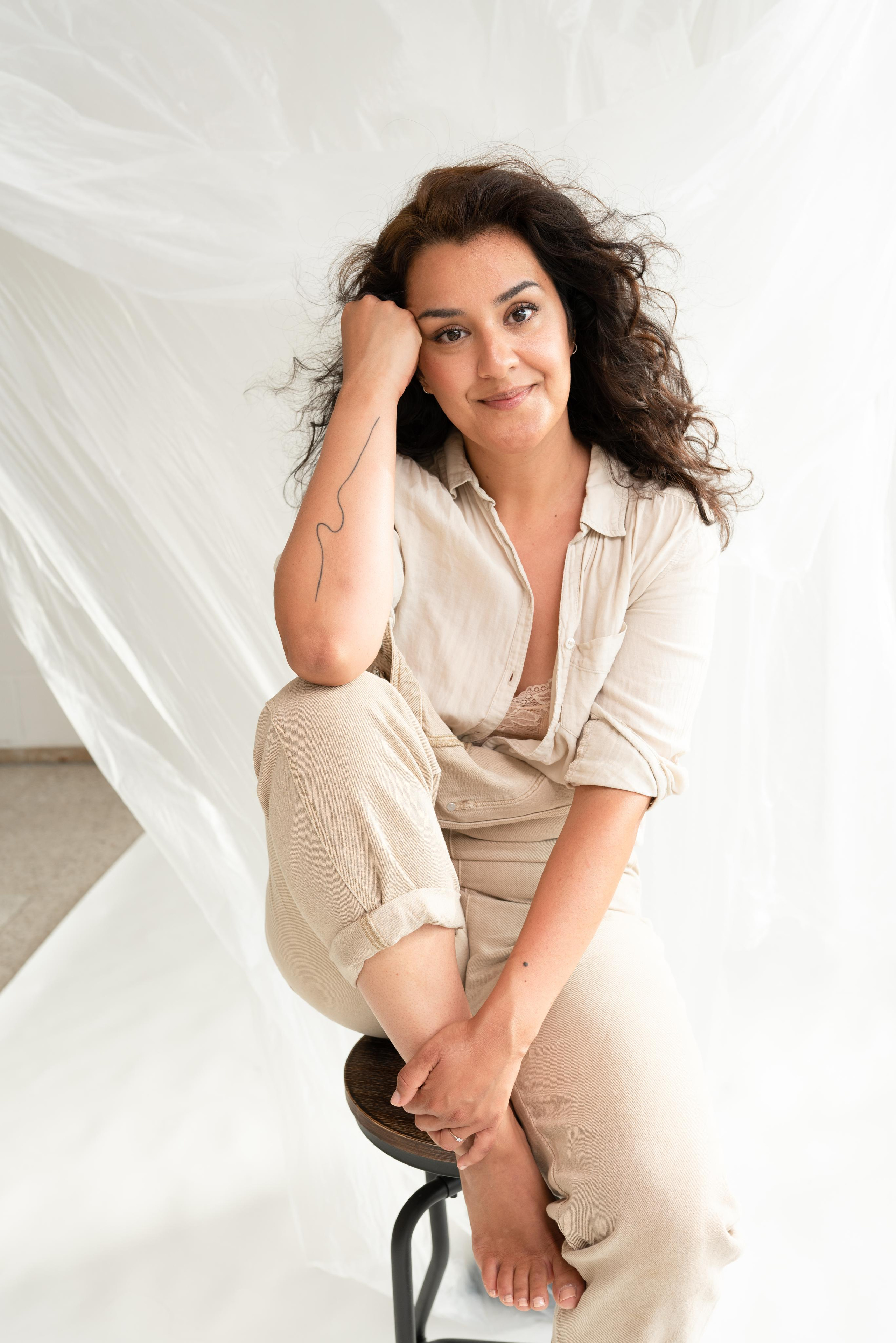 The artist Bahareh. Photography and bodyart in Cologne — Sylvette Loda