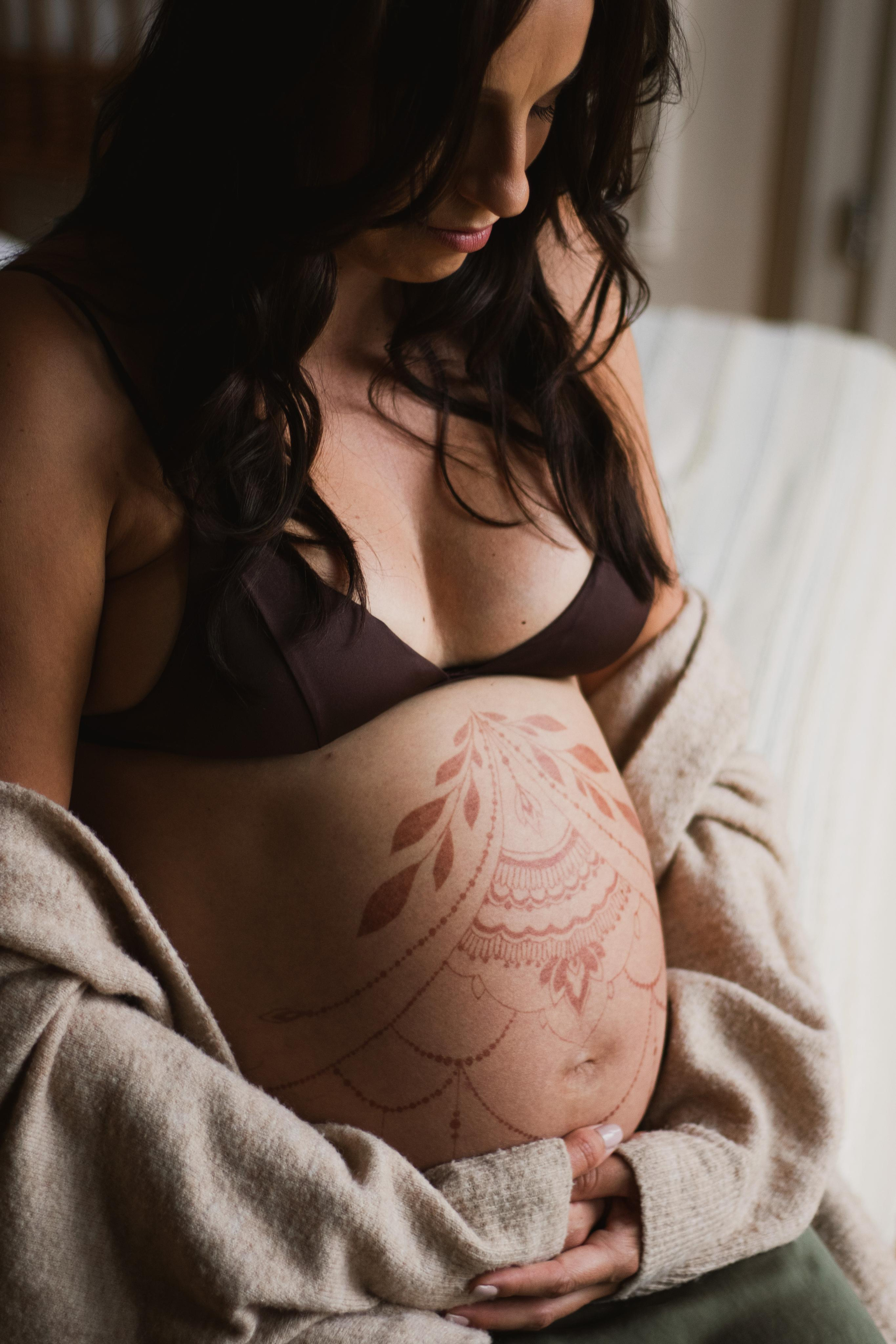 Pregnancy body art henna, painted belly