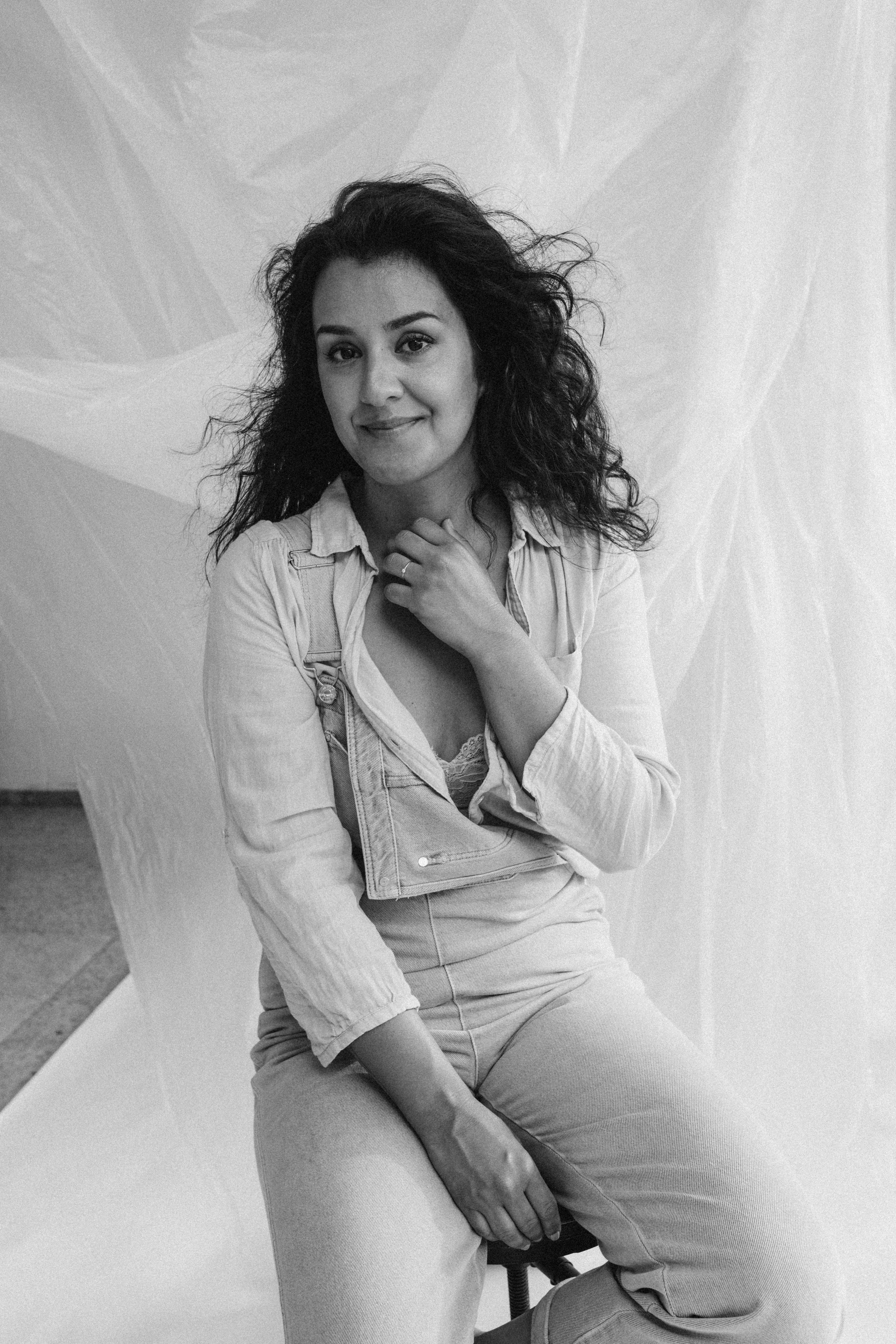 The artist Bahareh. Photography and bodyart in Cologne — Sylvette Loda