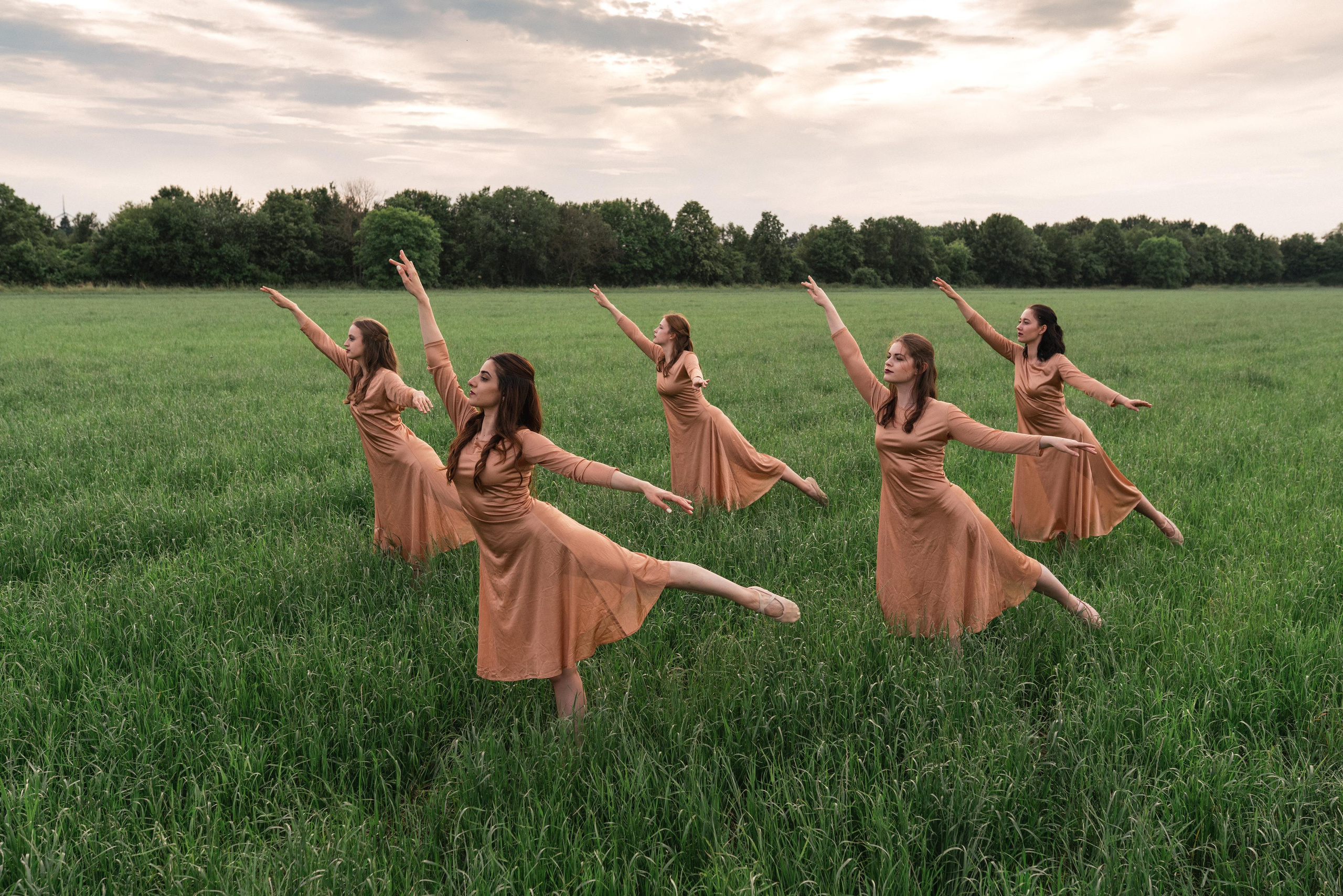 Sunset with Ballett Releve. Photography and bodyart in Cologne — Sylvette Loda