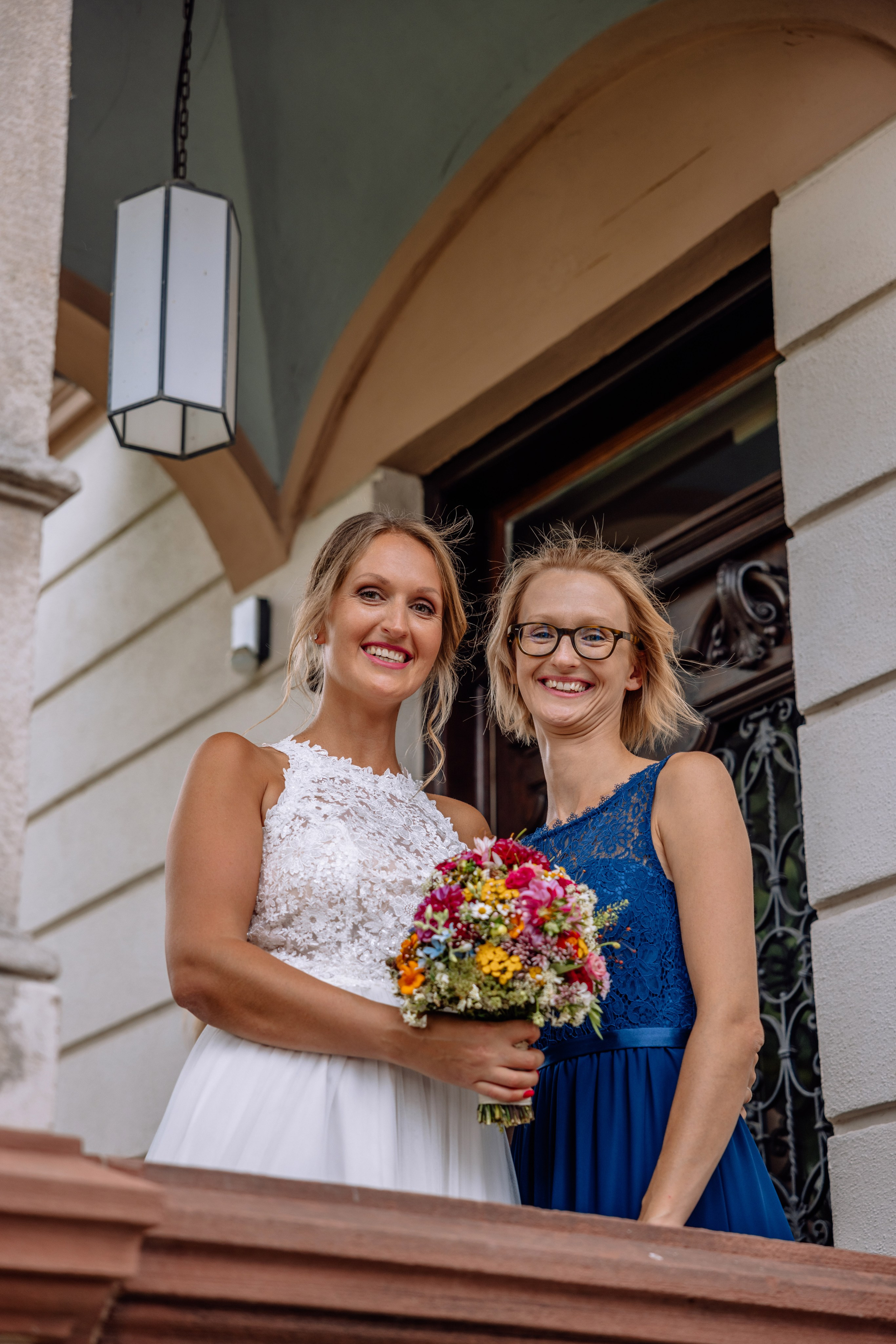 Sandra und Kevin: Standesamt Unterföring und Friedensengel. Hochzeitsfotograf München Taufe Familienfotograf Tanja Mauke