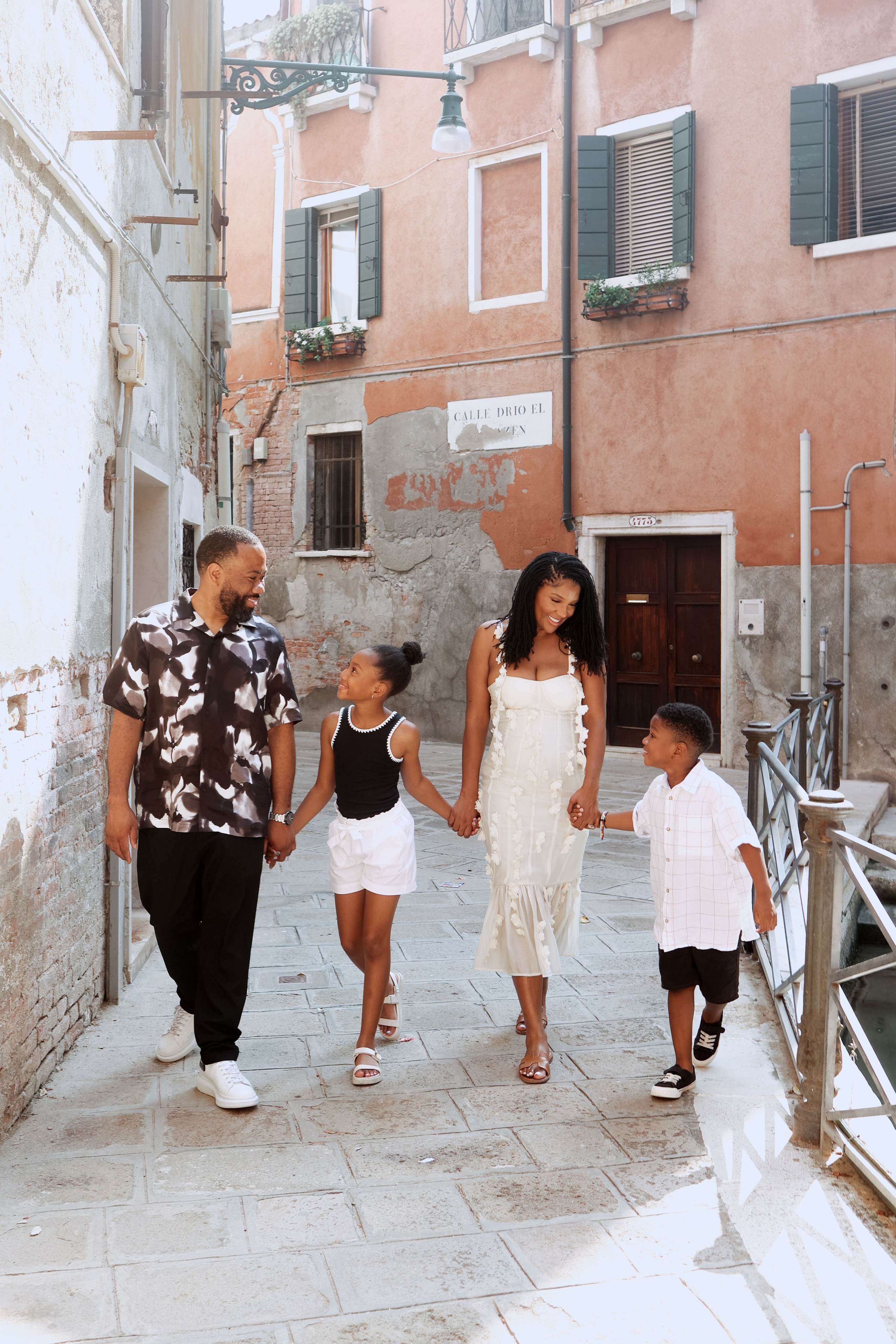 Family photo shoot in Venice. Photographer in Venice, Viktoria Antonova