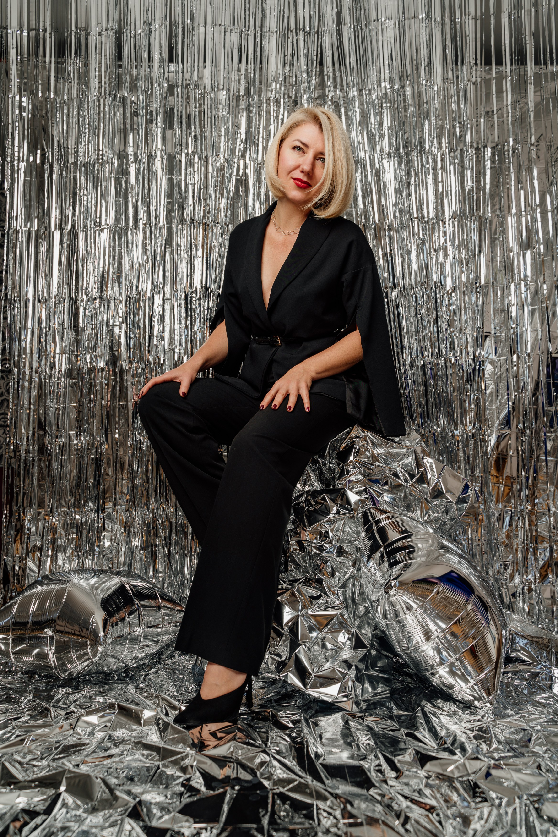 Christmas photo shoot in London, Christmas photo shoot without a Christmas tree, Christmas photo shoot without a Christmas tree, photo shoot with glittery tinsel