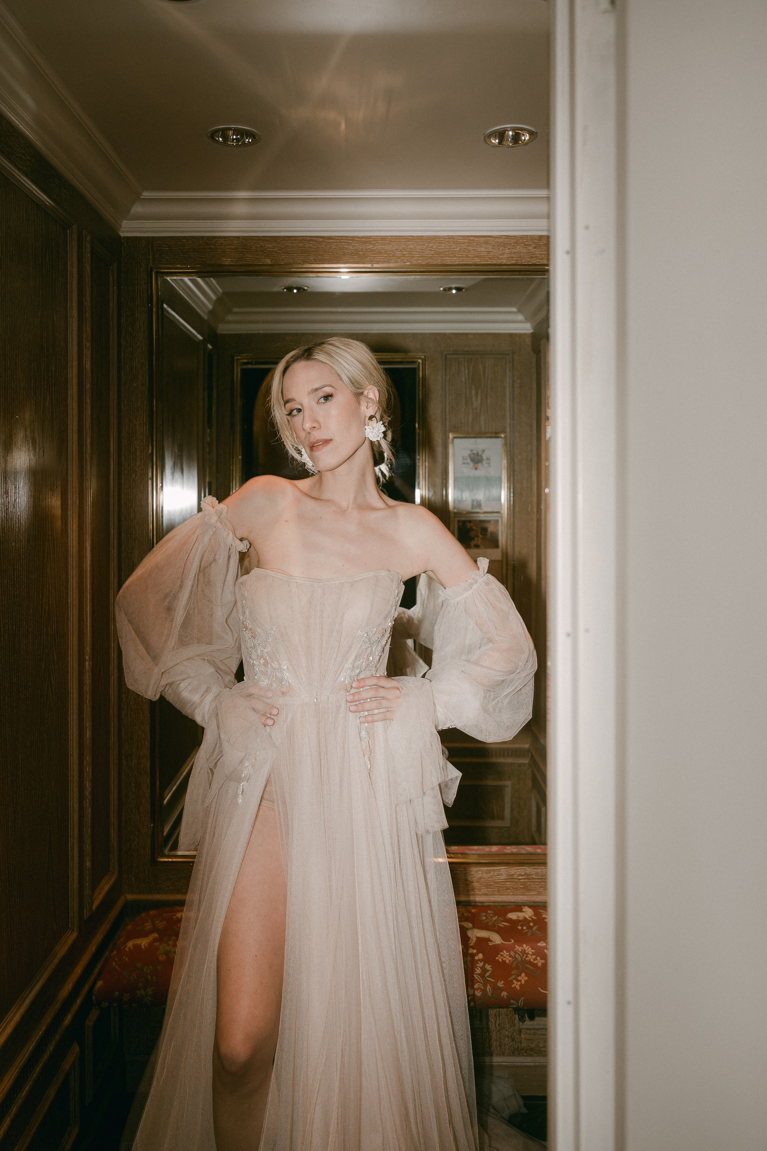 Sarah/ getting ready. Wedding and Family Photographer Switzerland and Italy. Valeria Diaz