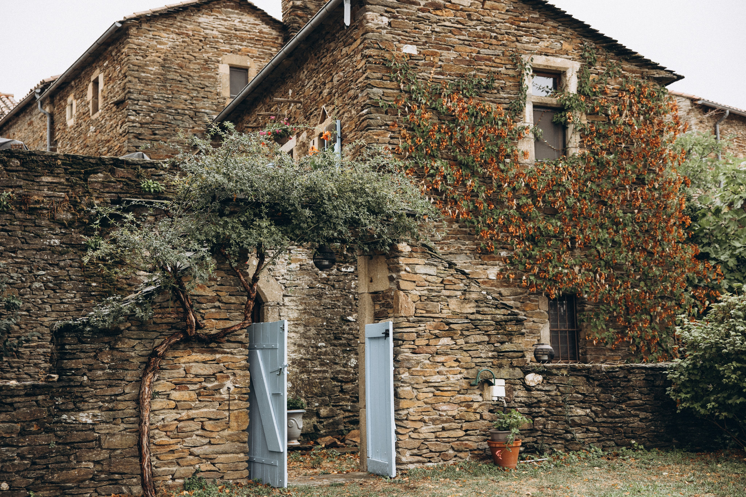 Chloé & Tom. Eugenie Smirnova — wedding, corporate and lifestyle photographer in Toulouse and Southwest France