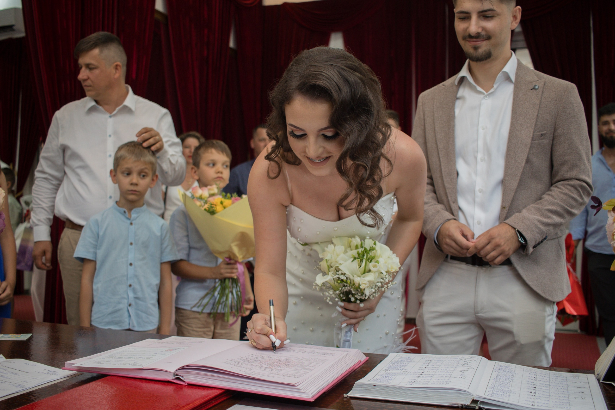 Ana & Mihai. Fotograf si videograf — evenimente si studio