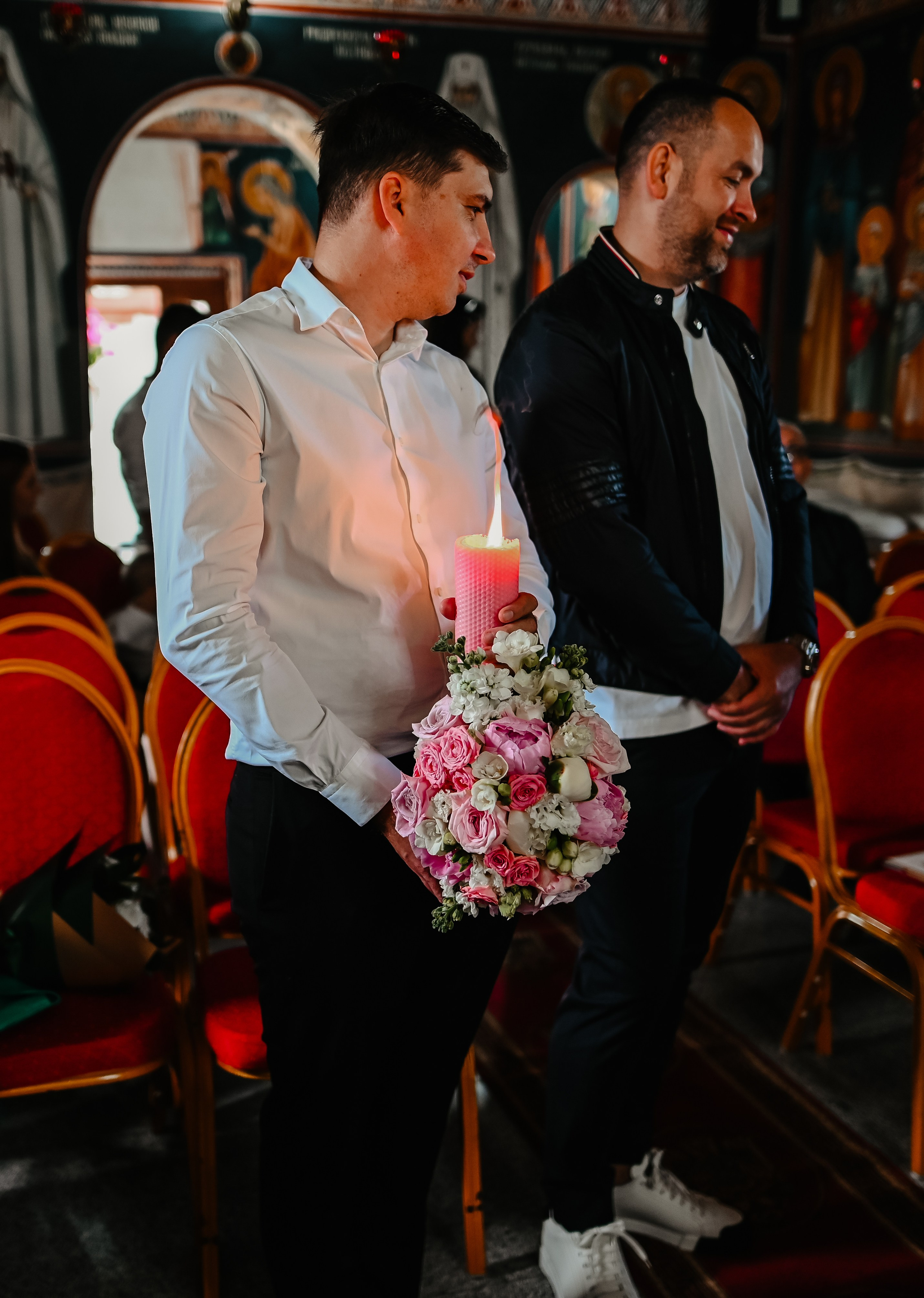 Momentul aprinderii lumanarii de la botez – expresii autentice surprinse de Ana Maria Drăgan