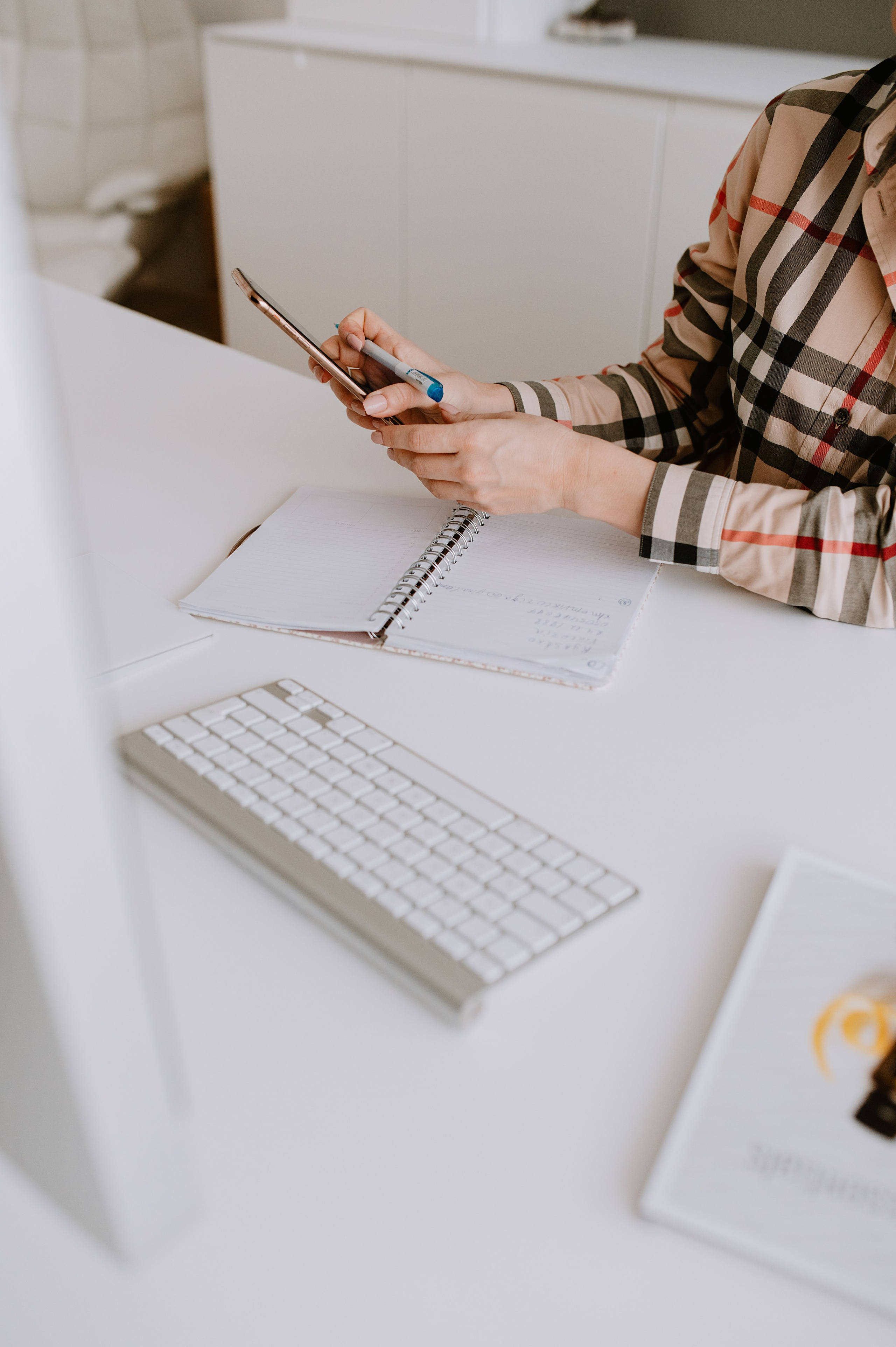 Yulia Dottera Aromatouch. ANNA-MARIA PHOTO CONTENT CREATOR — фотограф, эстет, художник и визуальный эксперт в Instagram, работающий в Праге