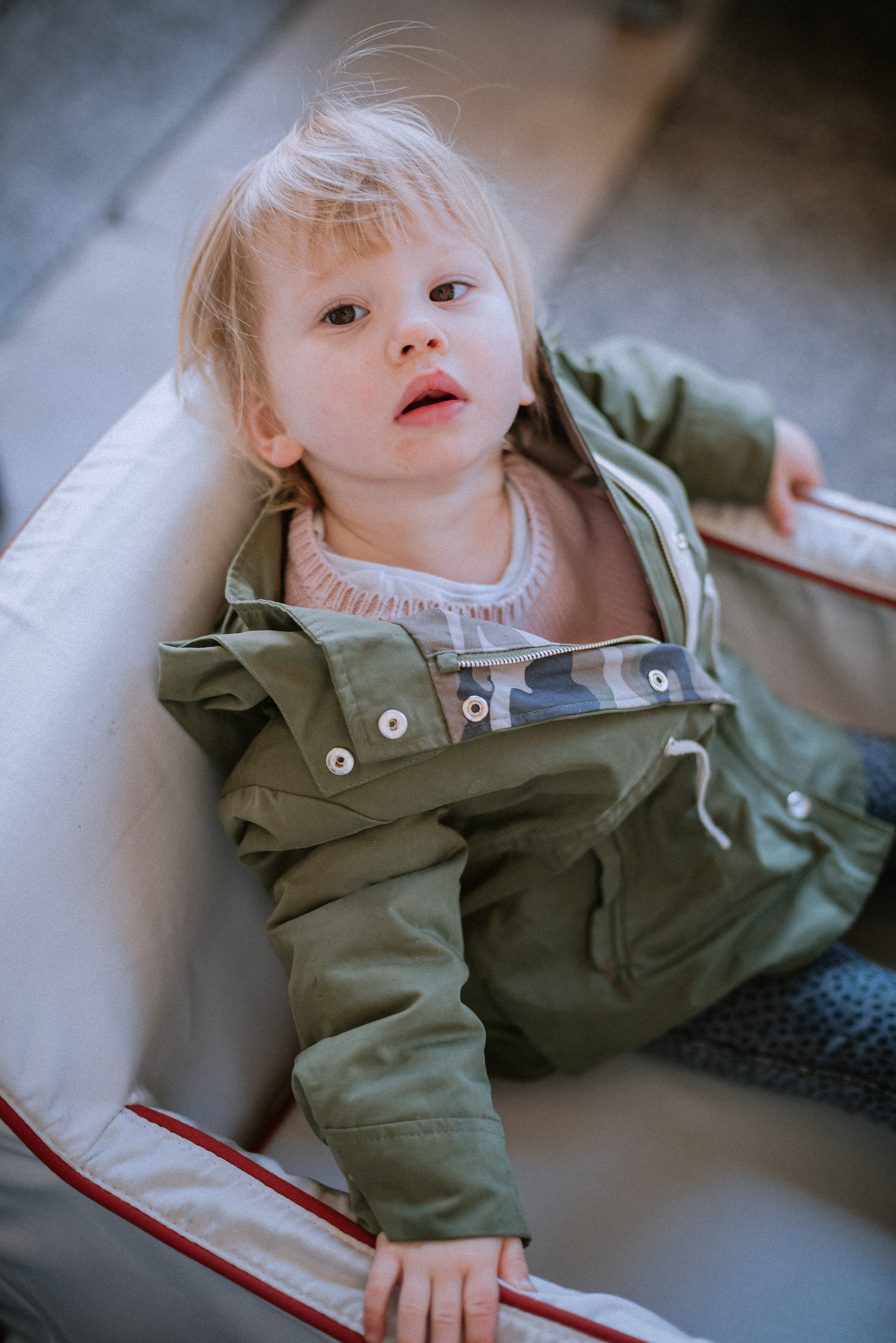 Lifestyle family walk in Tuileries Gardens. Ksenia Marchand/ Lifestyle photographer in Paris