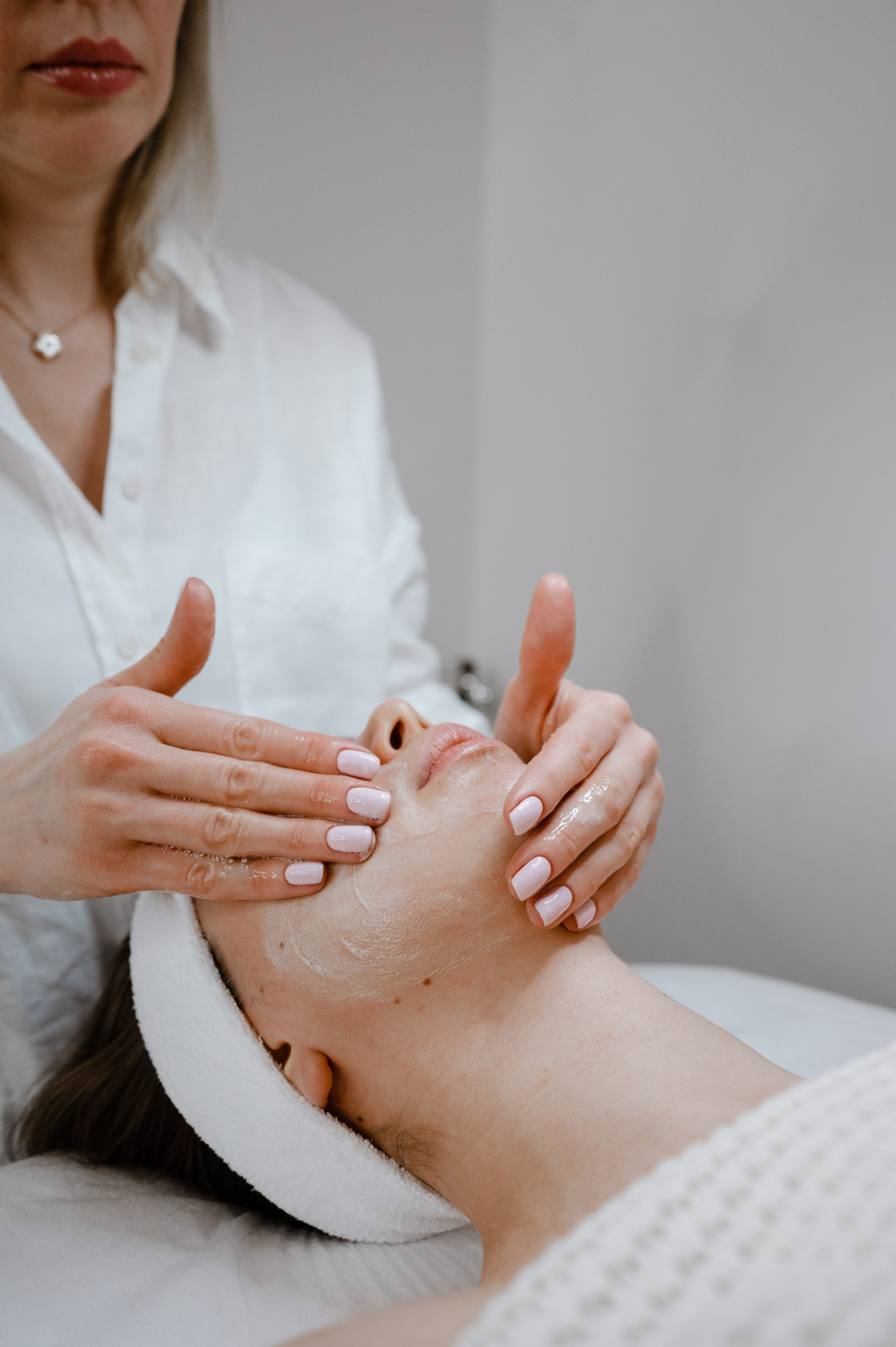 Astudio beauty studio in Prague. ANNA-MARIA PHOTO CONTENT CREATOR — photographer, aesthete, artist, and visual expert for Instagram in Prague