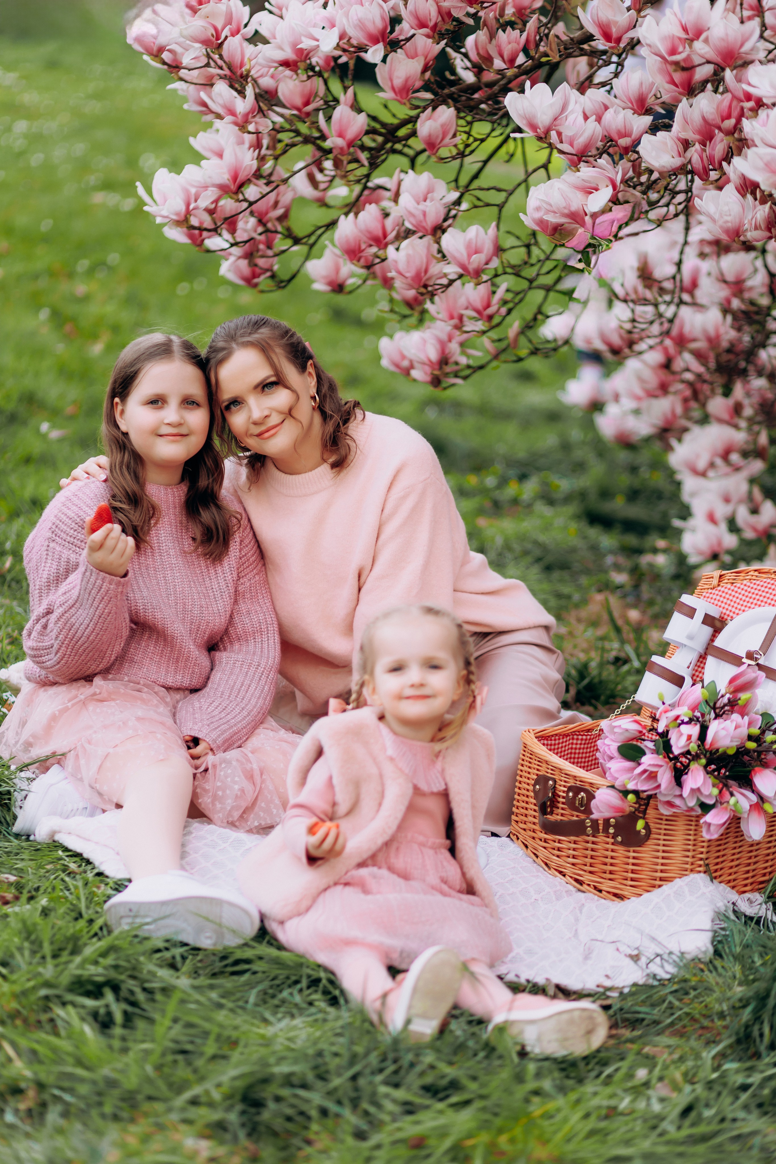 Tatiana, Alisa, Daria. Wedding and Family Photograph