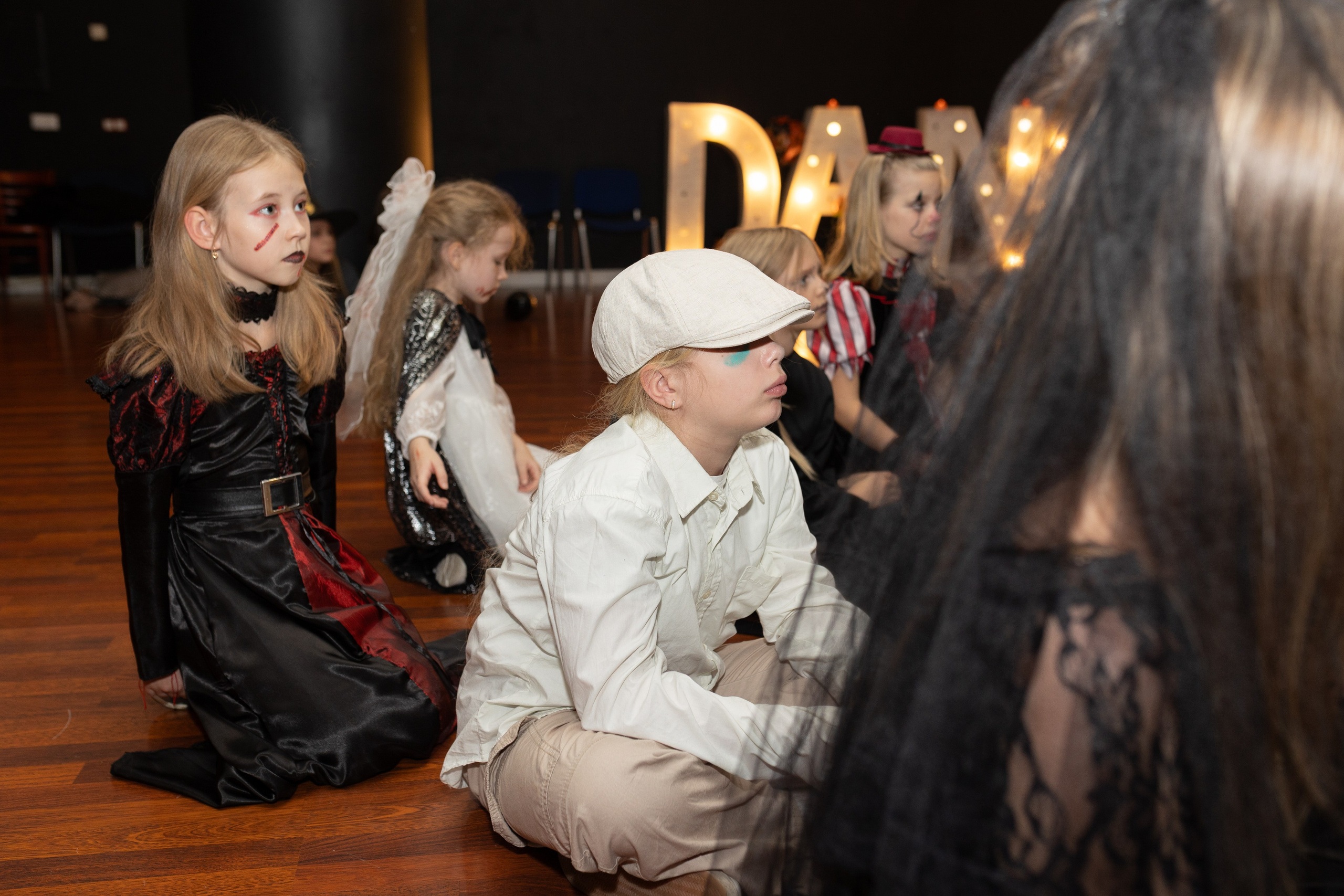 Leo dance studio Helloween 2025. Семейный и детский фотограф в Варшаве Мила Бобровская