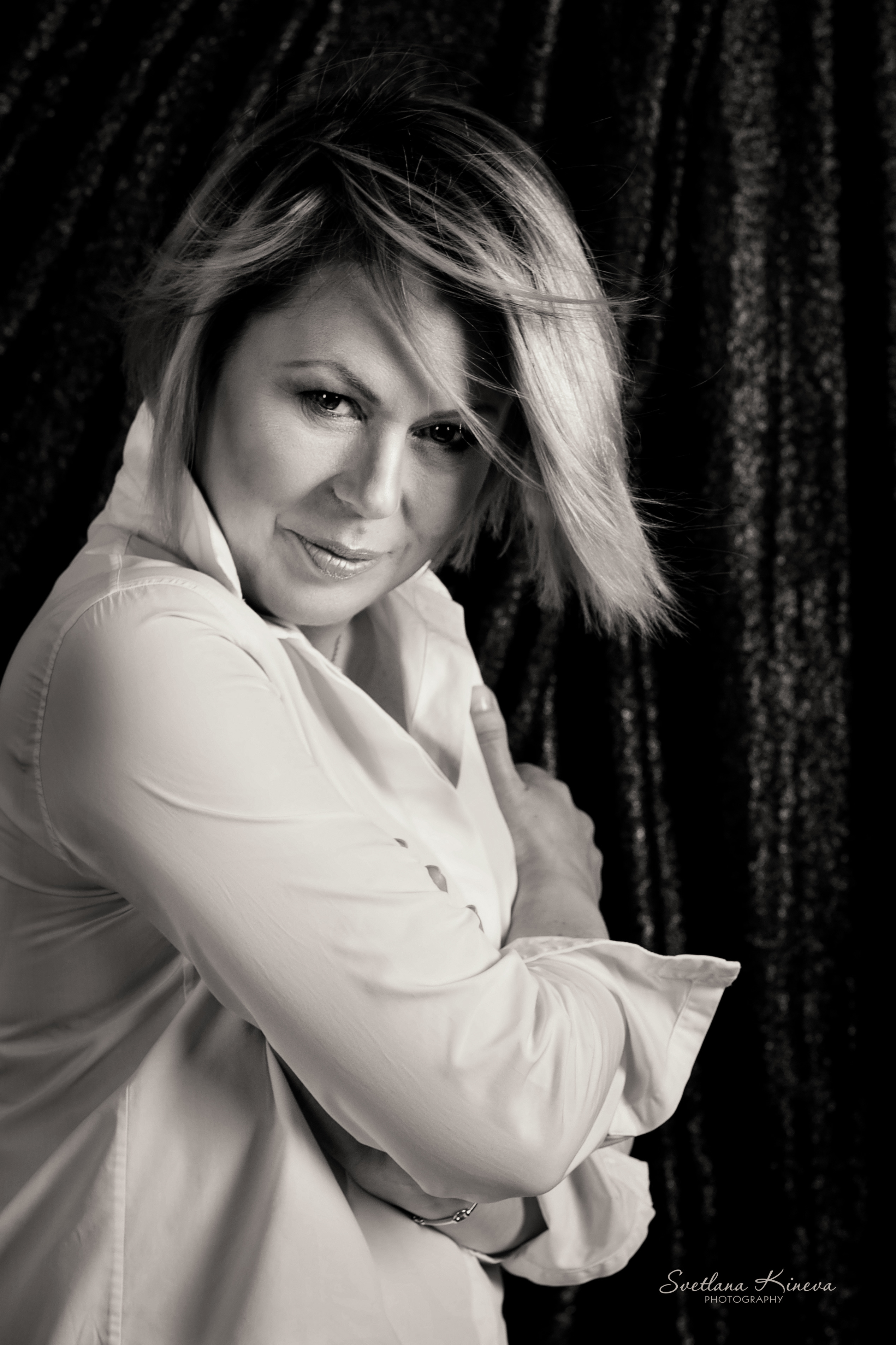 Снимки в студио, предметна  и продуктова фотография. Фотограф Бургас. Фотосесии в студио и на открито, портрети, заснемане