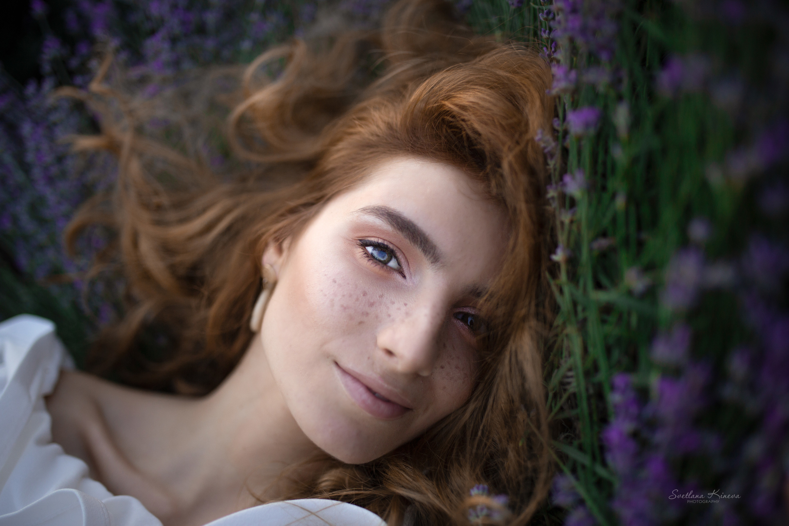 Фотосесия в лавандула,. Фотограф Бургас. Фотосесии в студио и на открито, портрети, заснемане