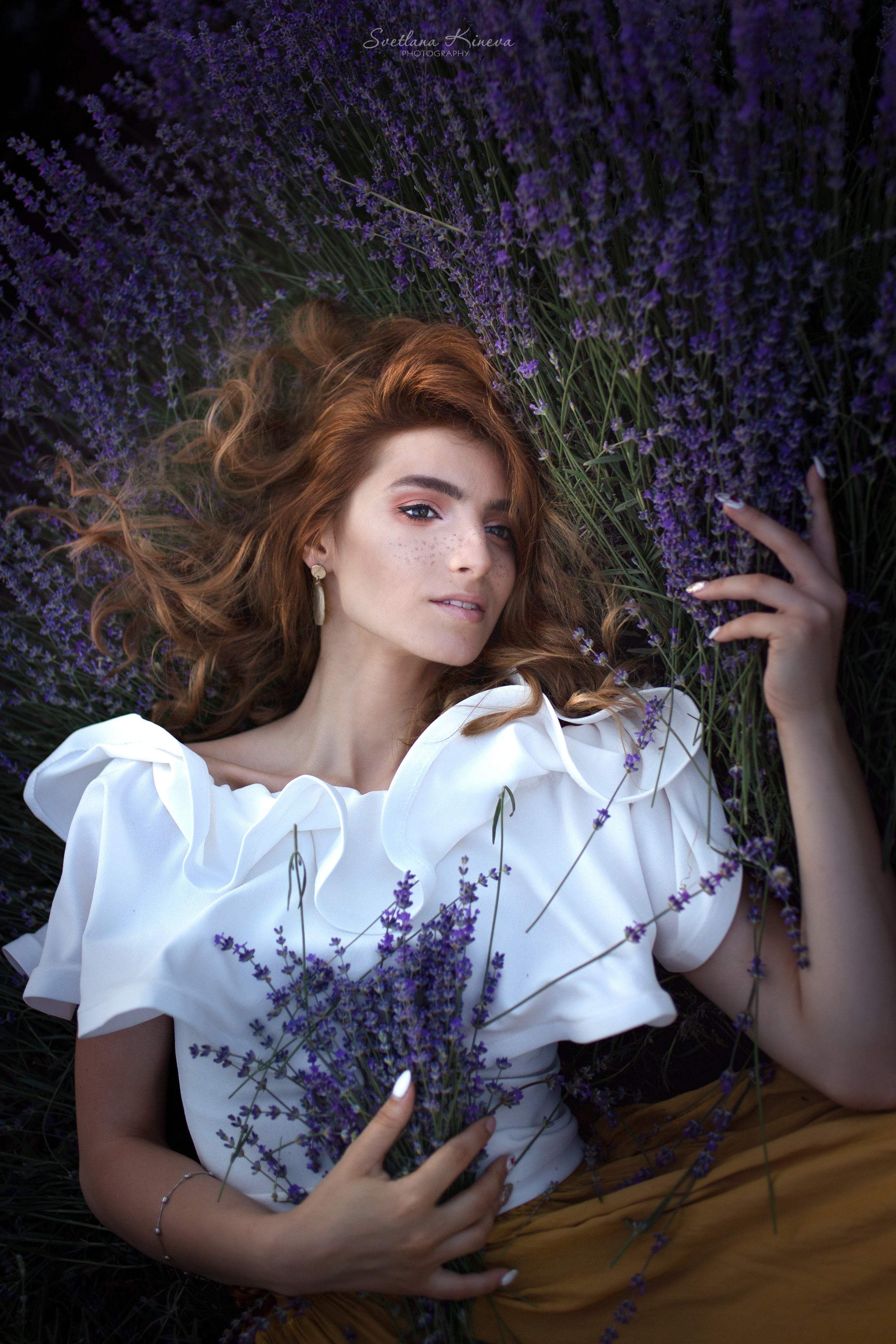 Фотосесия в лавандула,. Фотограф Бургас. Фотосесии в студио и на открито, портрети, заснемане