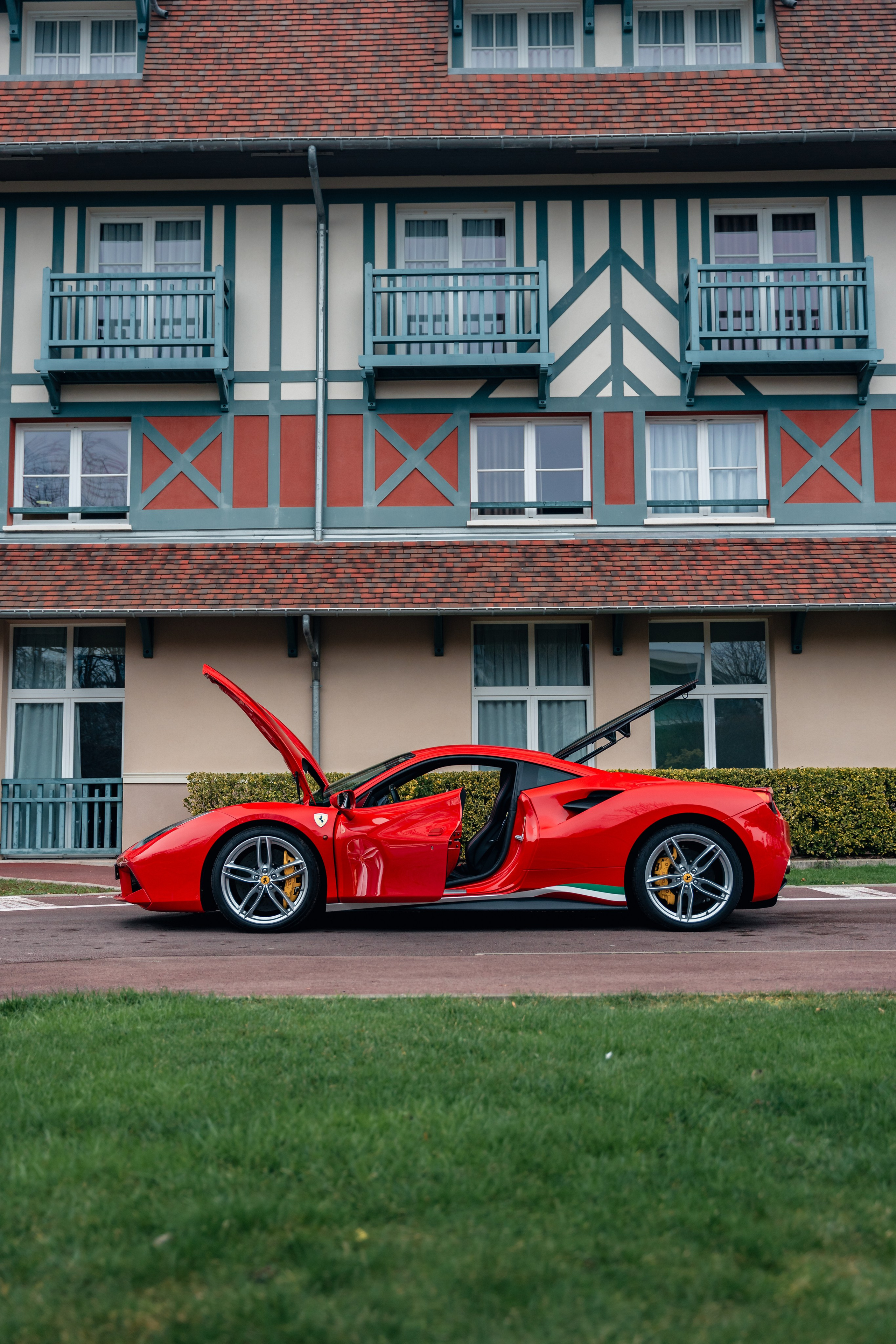 Ferrari 488 GTB. Photographe de voitures à Paris — Vitalii Motruk