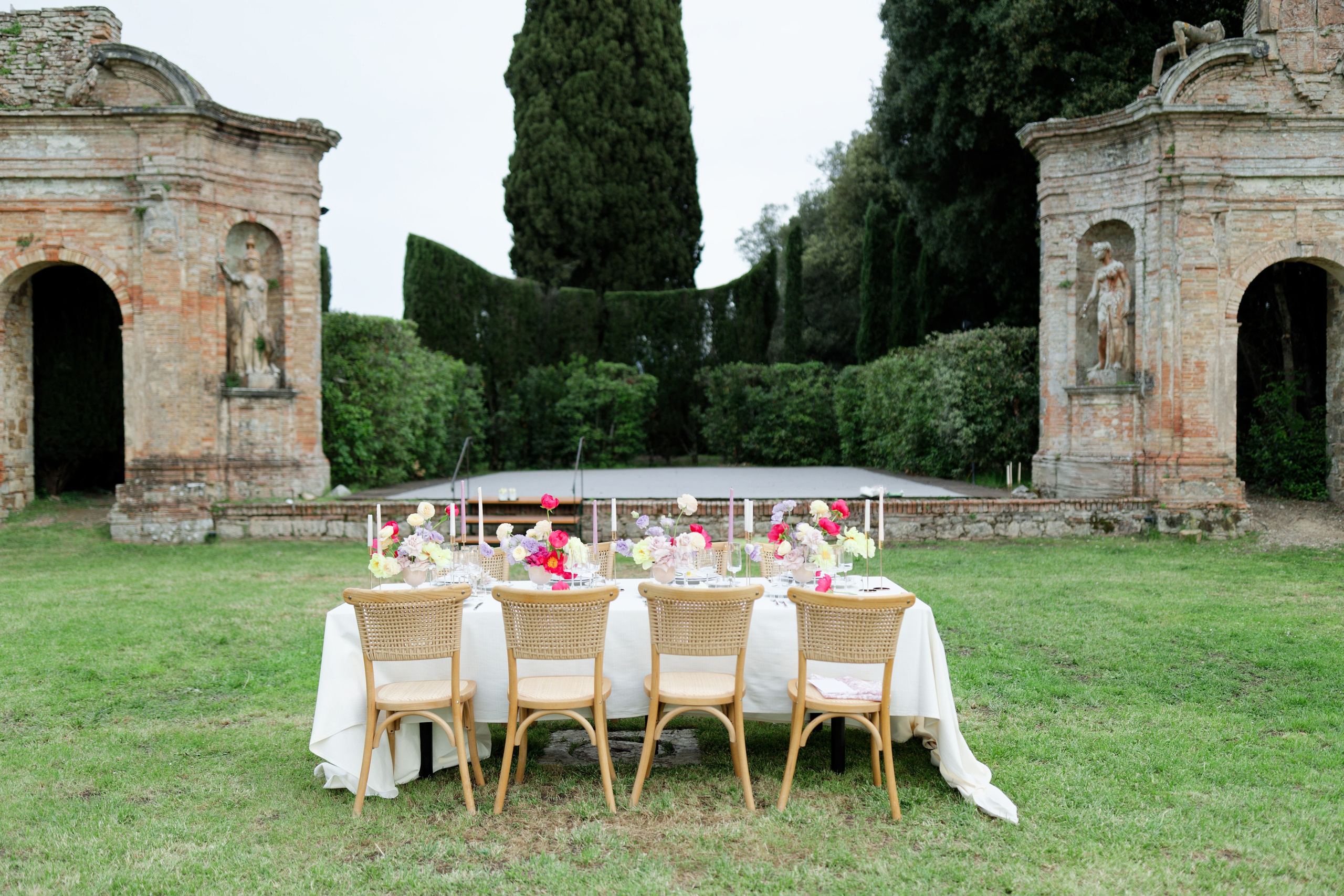 Wedding editorial at Villa di Geggiano, Tuscany, Italy