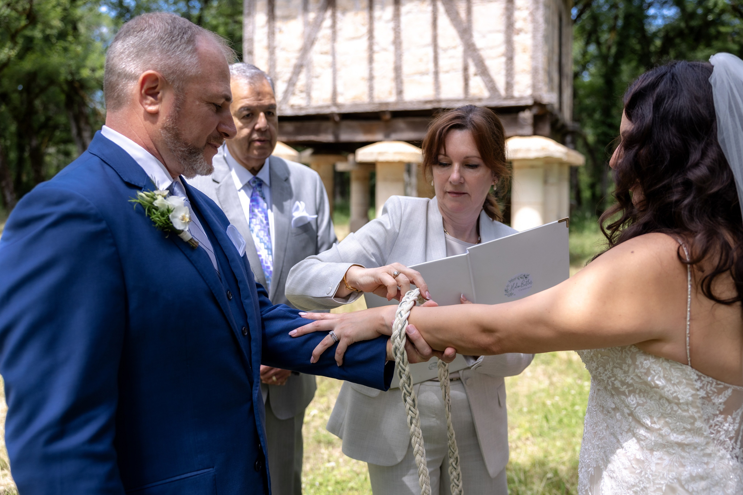 Elopement near Saint-Cirq-Lapopie. Crystal&Robert. Евгения Смирнова — фотограф в Тулузе и юго-западной Франции