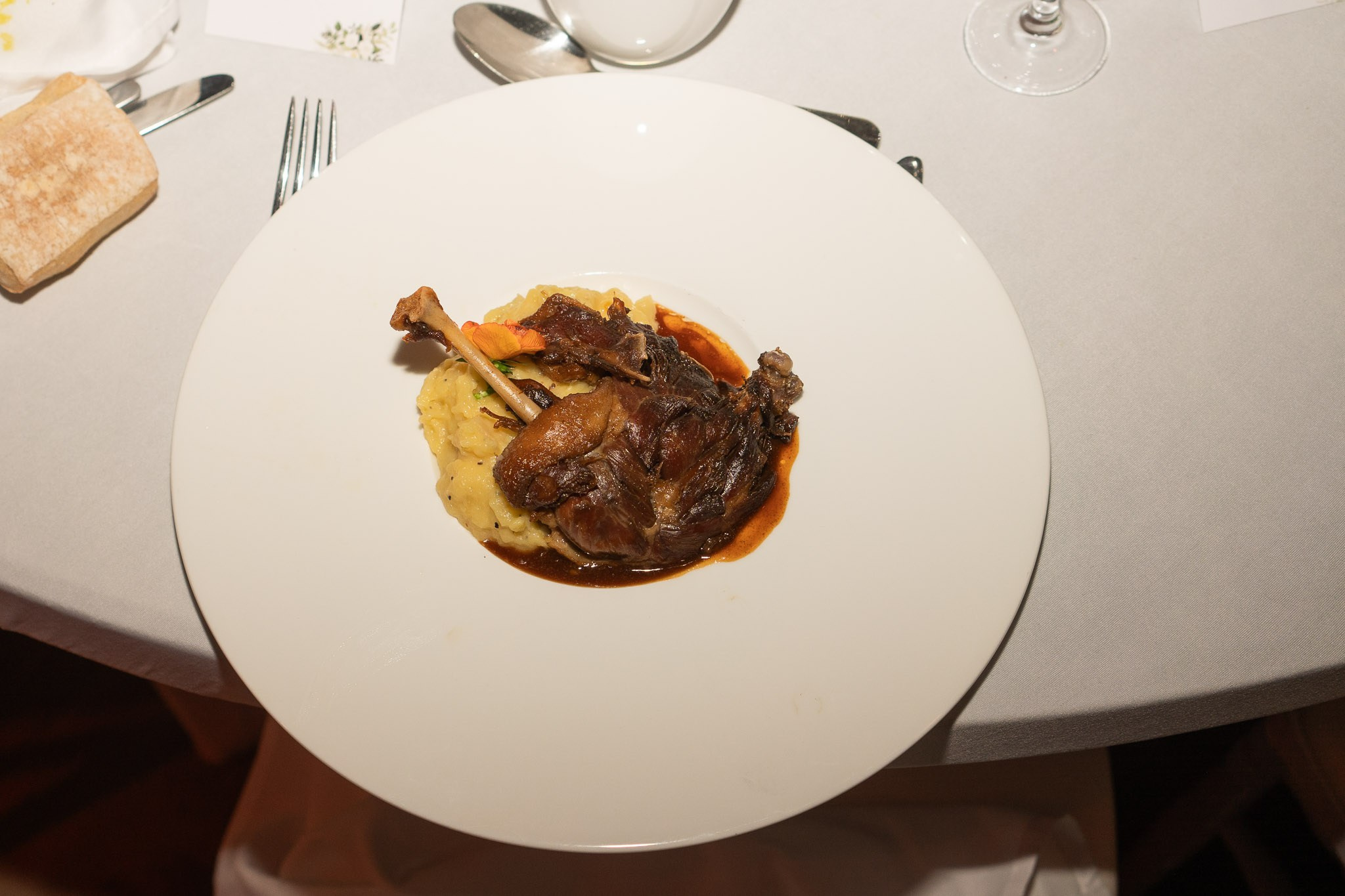 K& F, destination wedding photographer in L’Orangerie de l’Orée du Bois, France