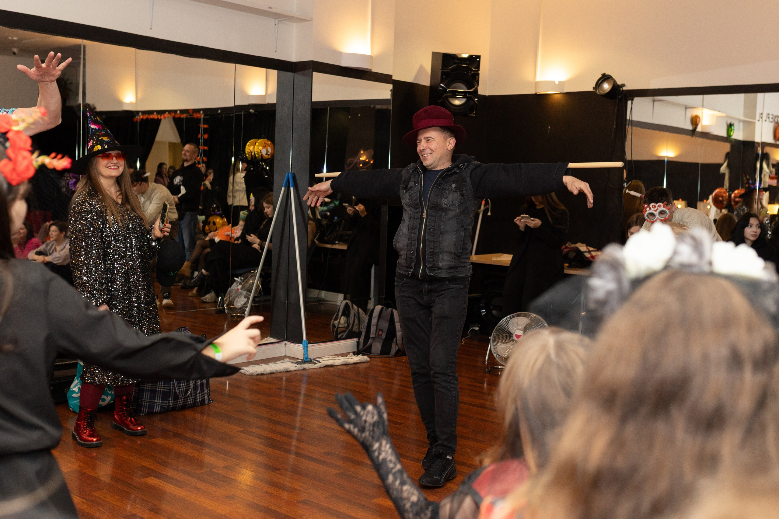 Leo dance studio Helloween 2025. Семейный и детский фотограф в Варшаве Мила Бобровская