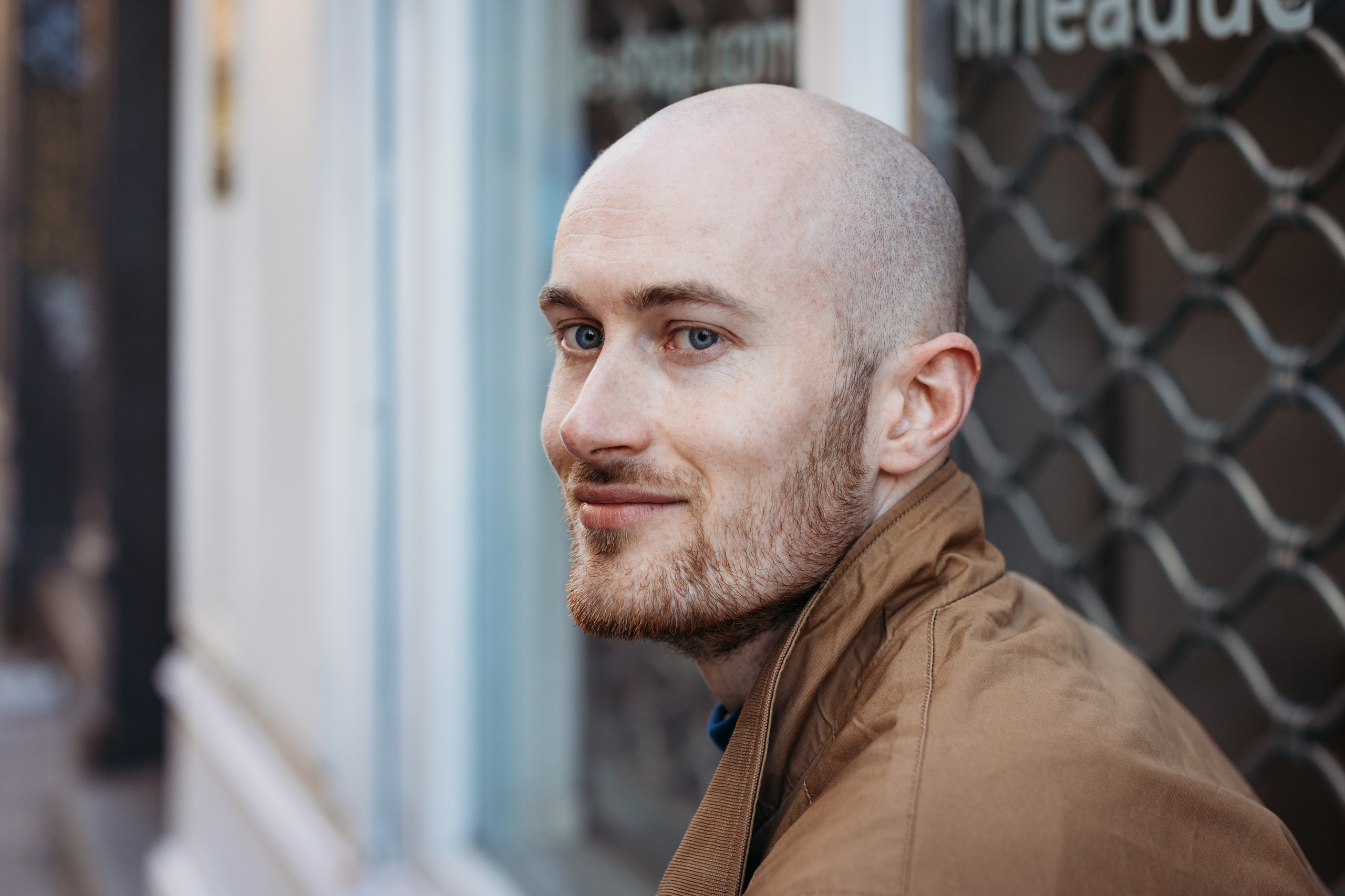 Portrait photo individuel pour Daniel au centre-ville de Toulouse. Eugénie Smirnova — Photographe à Toulouse et dans le Sud-Ouest