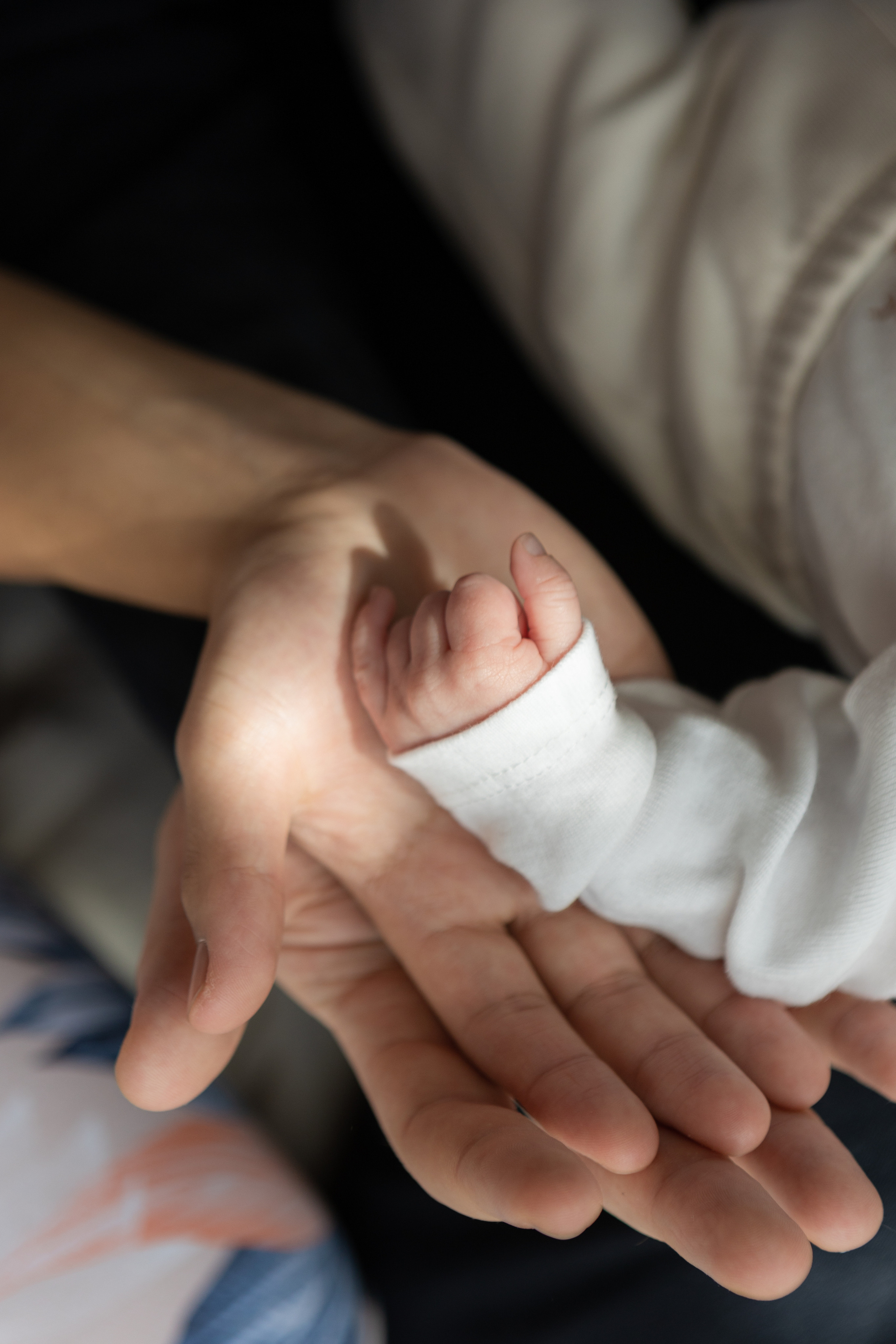 Maternity and newborn photo sessions. Eugenie Smirnova — wedding, corporate and lifestyle photographer in Toulouse and Southwest France