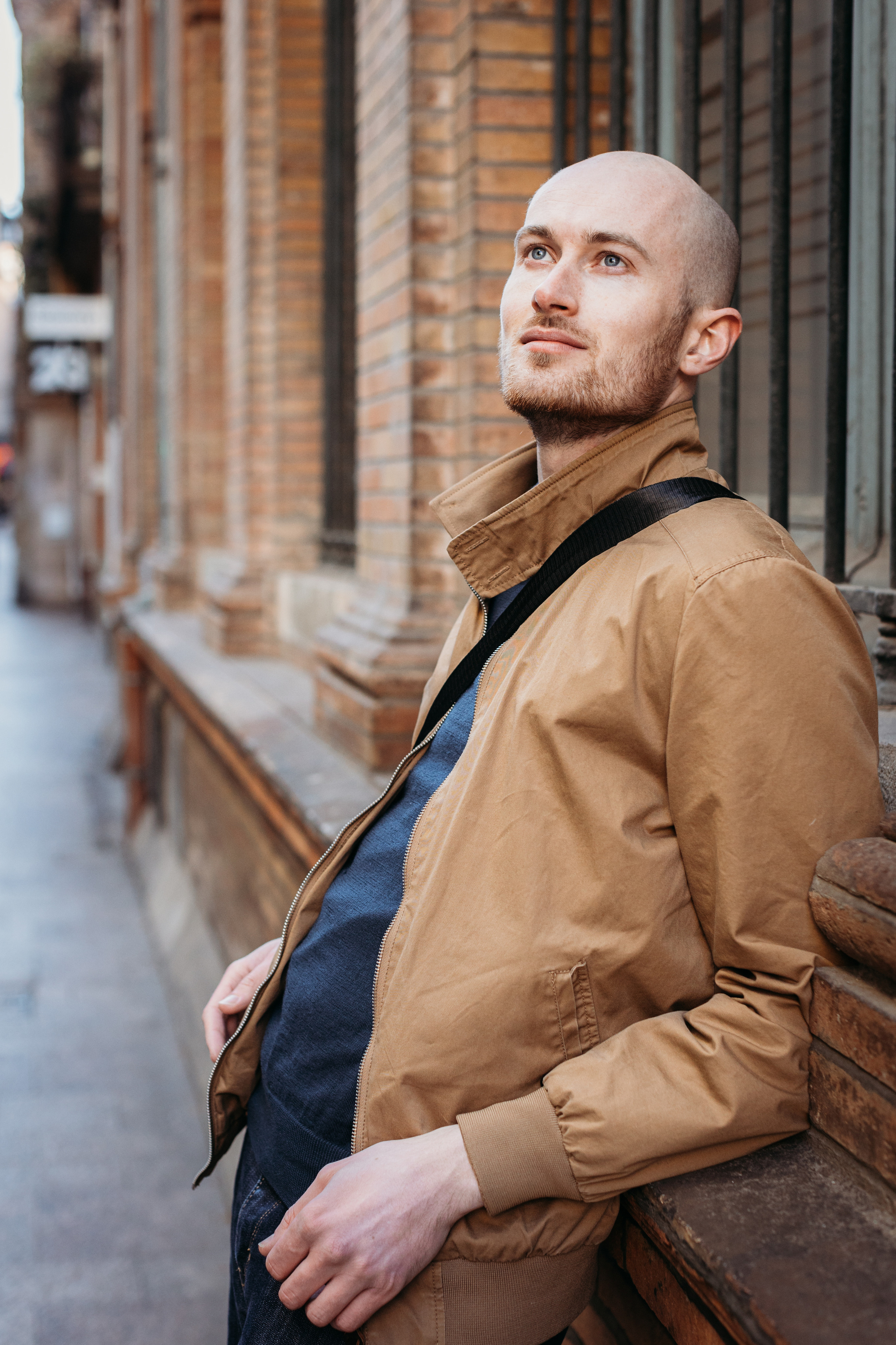 Portrait photo individuel pour Daniel au centre-ville de Toulouse. Eugénie Smirnova — Photographe à Toulouse et dans le Sud-Ouest