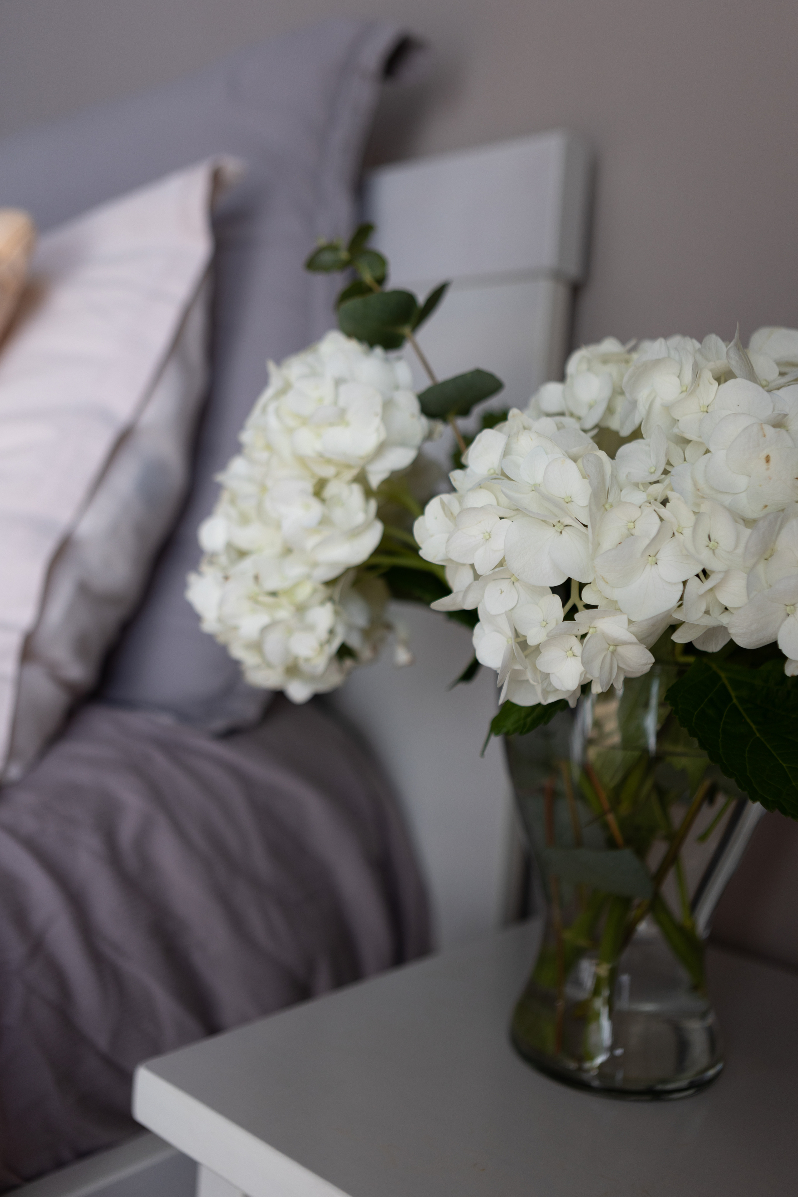 Maternity and newborn photo sessions. Eugenie Smirnova — wedding, corporate and lifestyle photographer in Toulouse and Southwest France